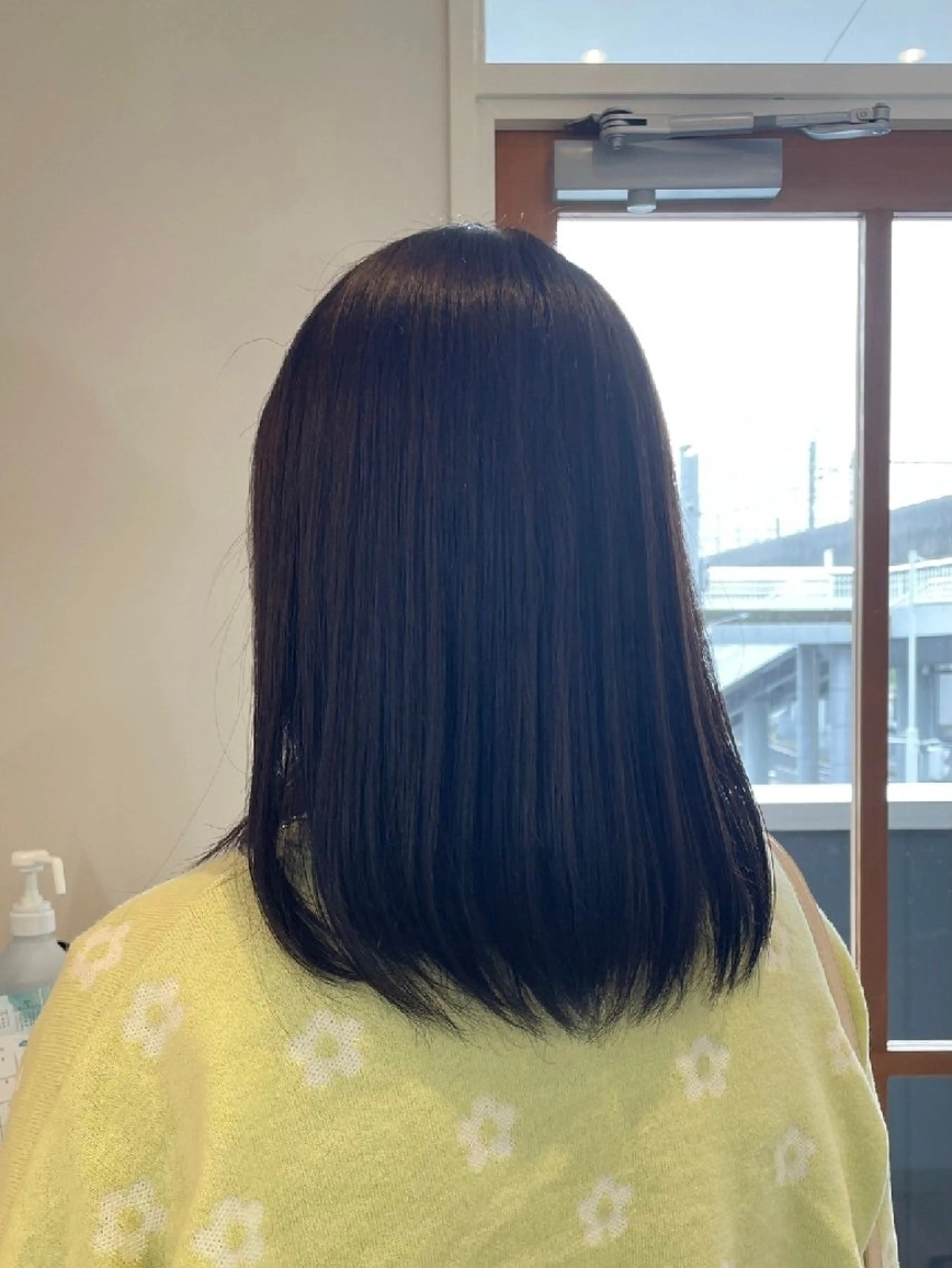 セミロング カラー 牧岡 環のヘアスタイル