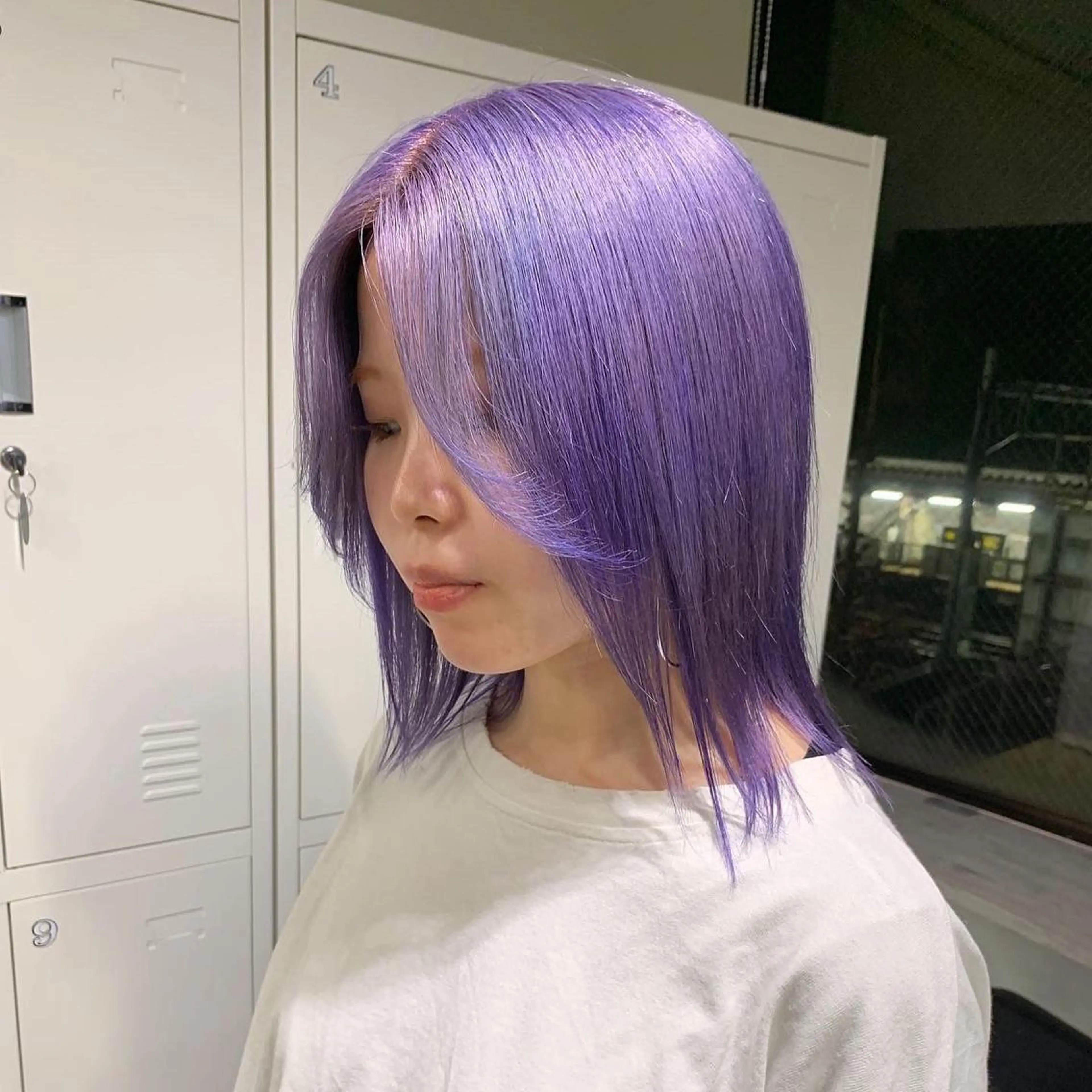 ミディアム カラー ブルーカラー ブルーラベンダー ラベンダーカラー パープルカラー 中性ウルフカット ケアブリーチ/ケイトのヘアスタイル