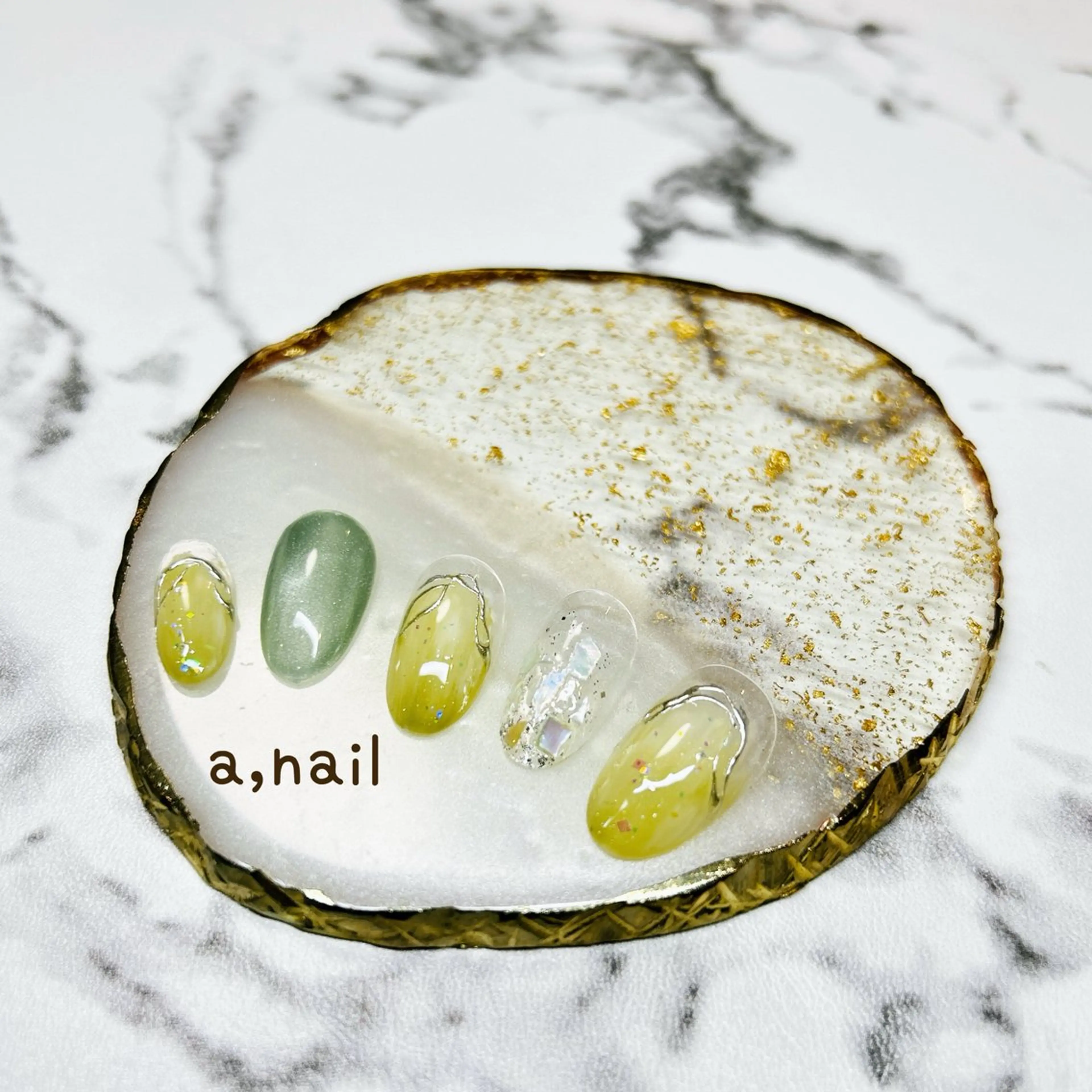 ネイル オーロラネイル グラデーション キラキラネイル ラメ(グリッター) ラメグラデーション ハンドネイル ネイルサロン エーネイルのネイルデザイン