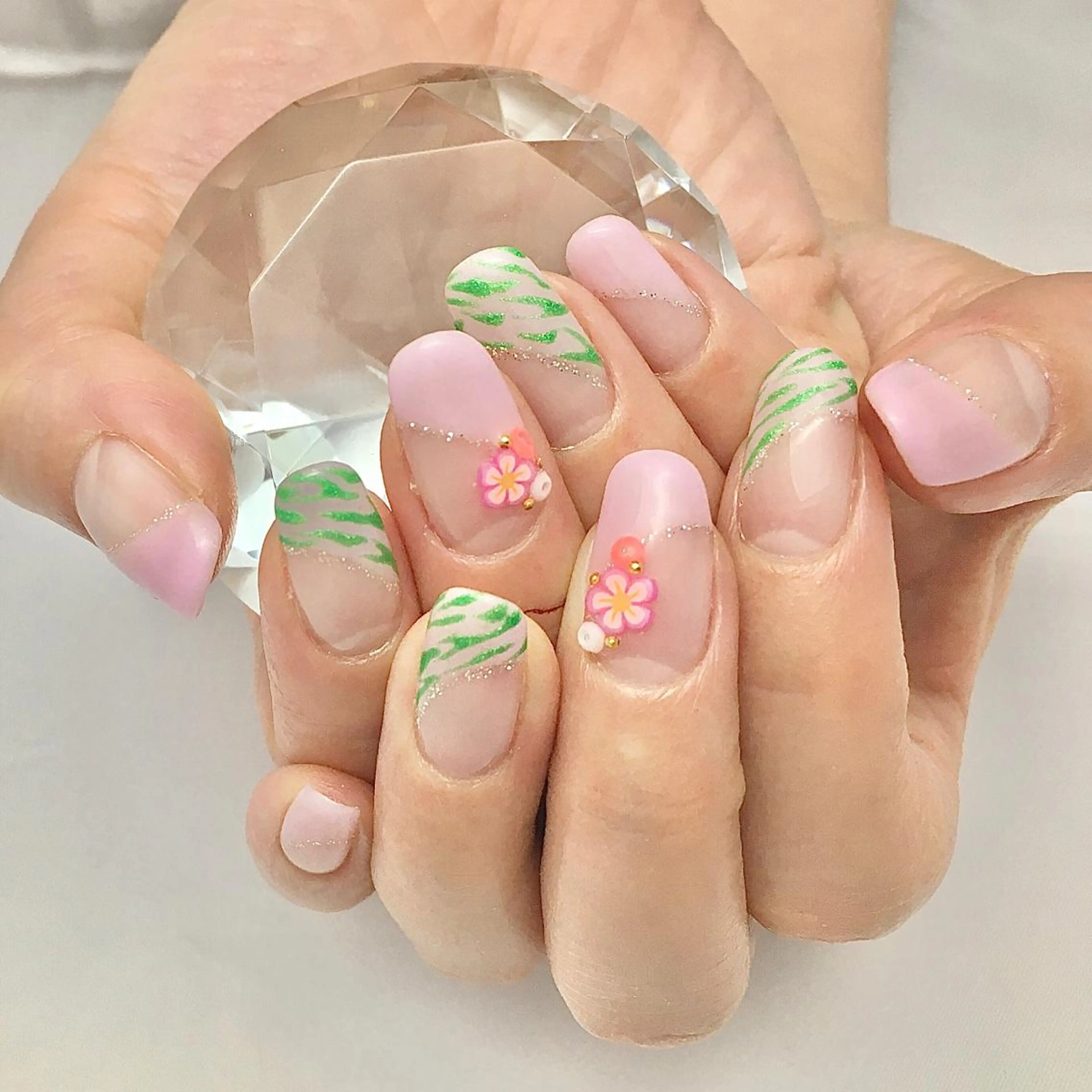 ミディアム Megumi Nailのネイルデザイン