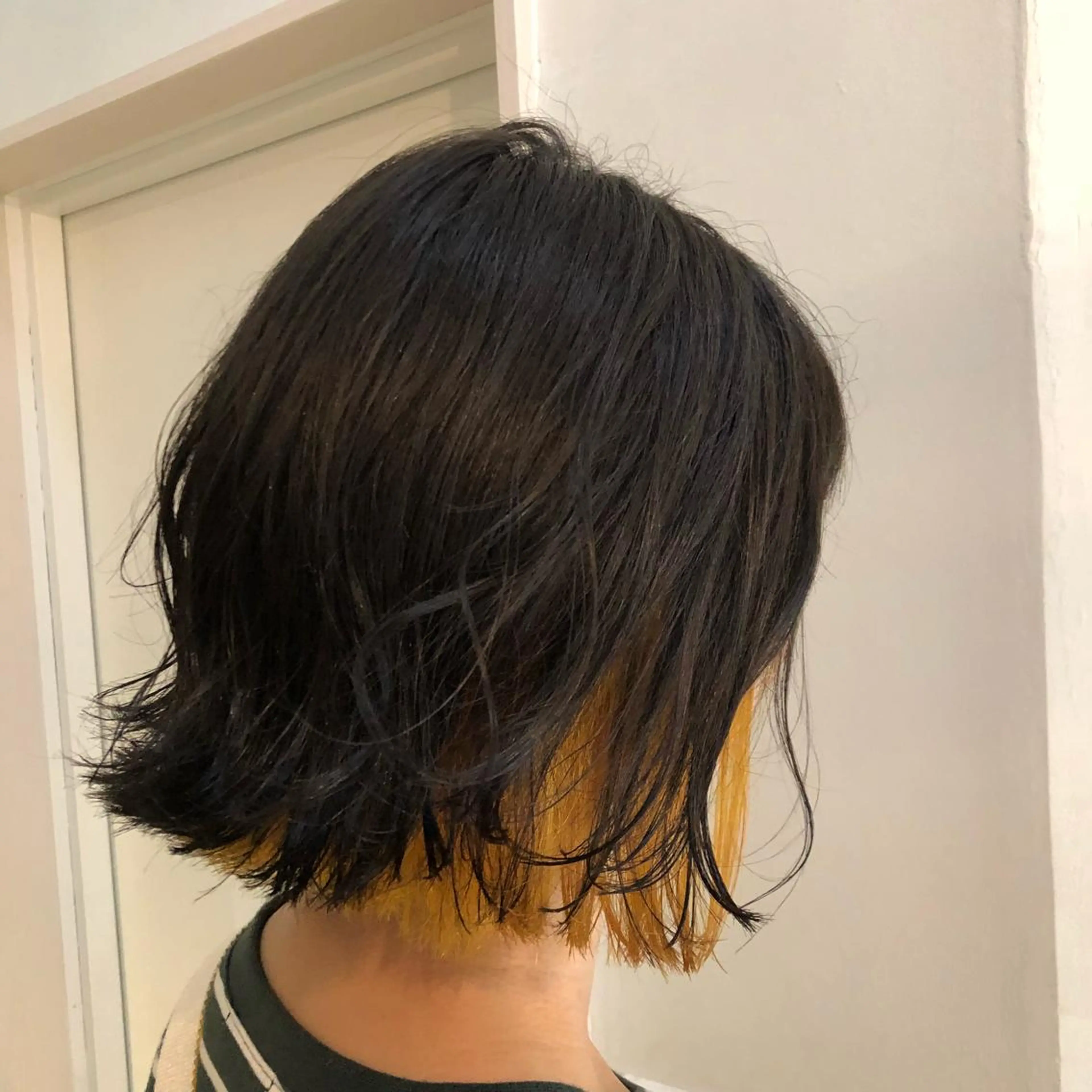 ショート カラー インナーカラー 中司 莉菜のヘアスタイル