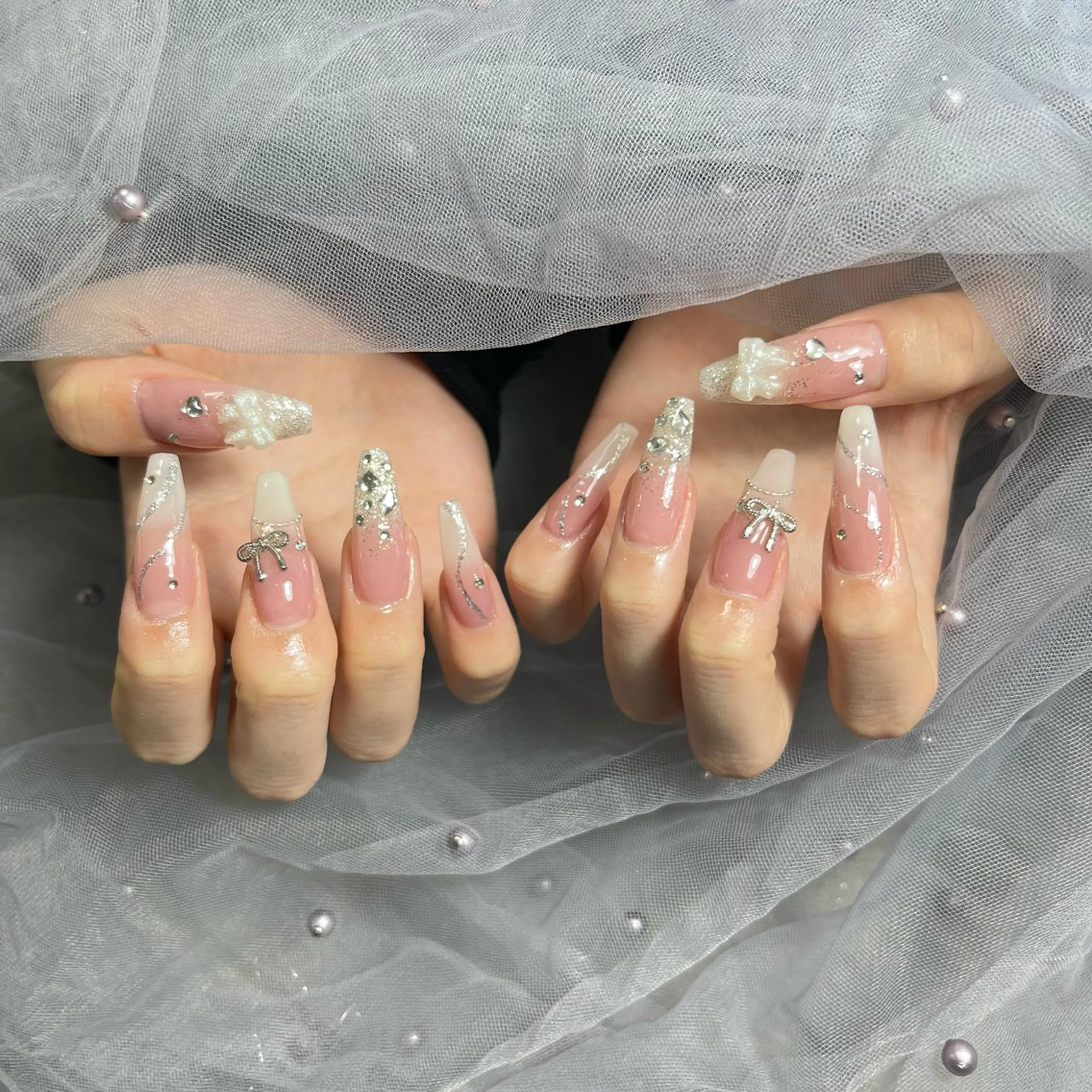 ネイル オーロラネイル クリアネイル フラッシュネイル ジェルネイル グラデーション ハンドネイル Amee Nail Salonのネイルデザイン