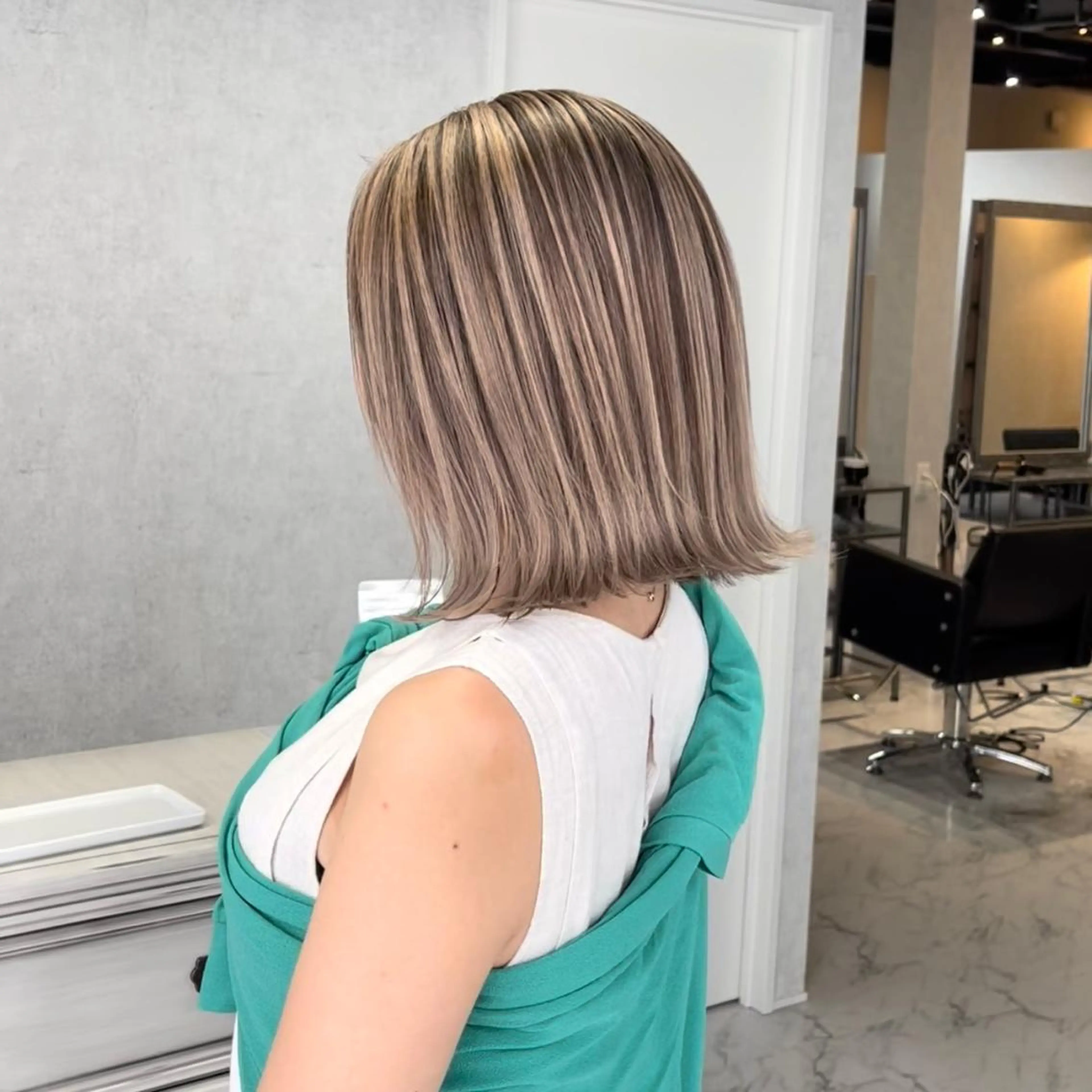 ミディアム カラー ヘアアレンジ バレイヤージュ デザインカラー ハイライトカラー 外国人風カラー ハイライト カット ヘアカラー トリートメント アンドウ ユウ/ レイヤーカット/韓国のヘアスタイル