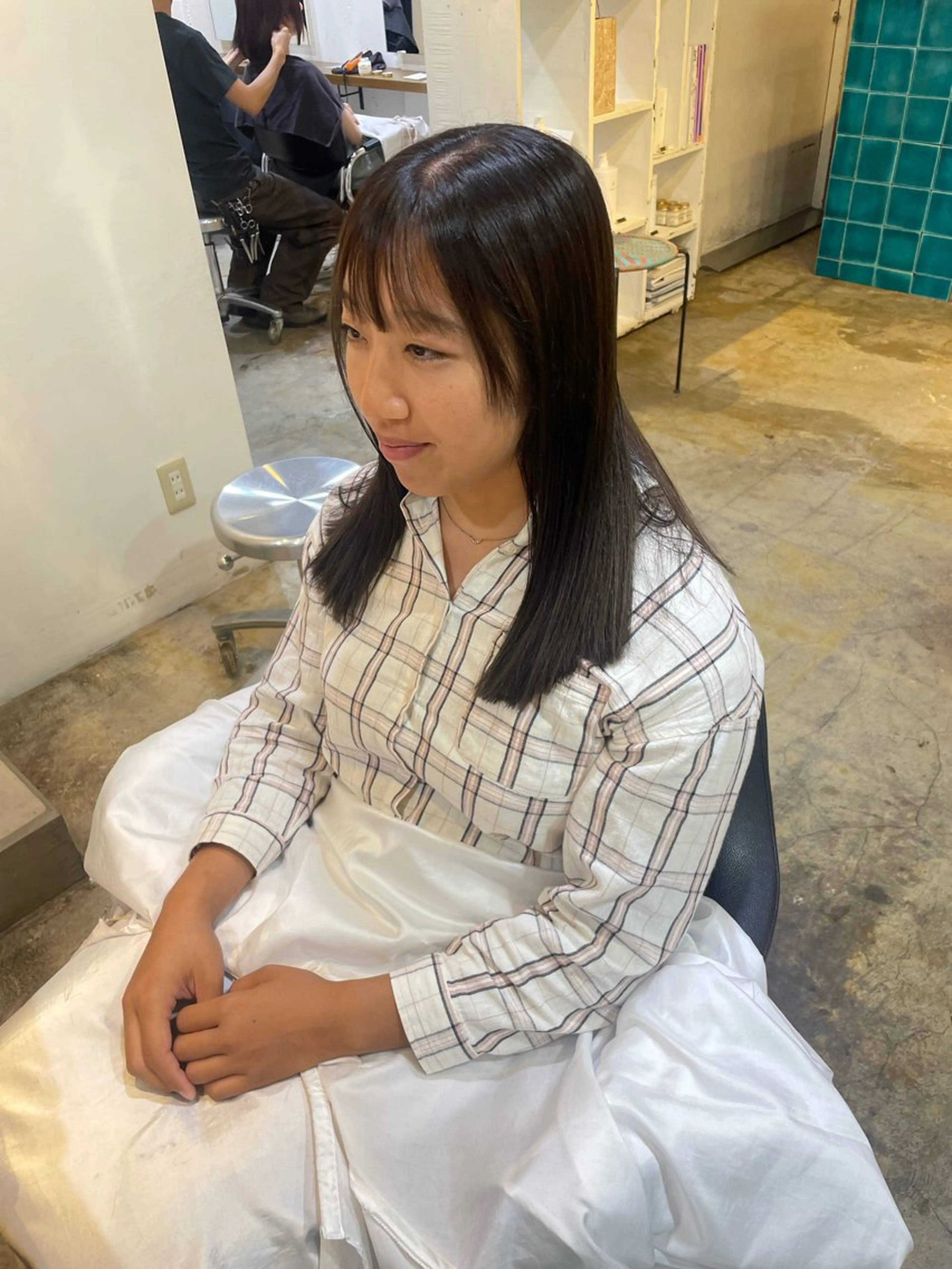 ミディアム カラー ダークグレー ダークグレージュ グレージュ カット ヘアカラー トリートメント MIOベージュカラー 柔らかいカラーのヘアスタイル