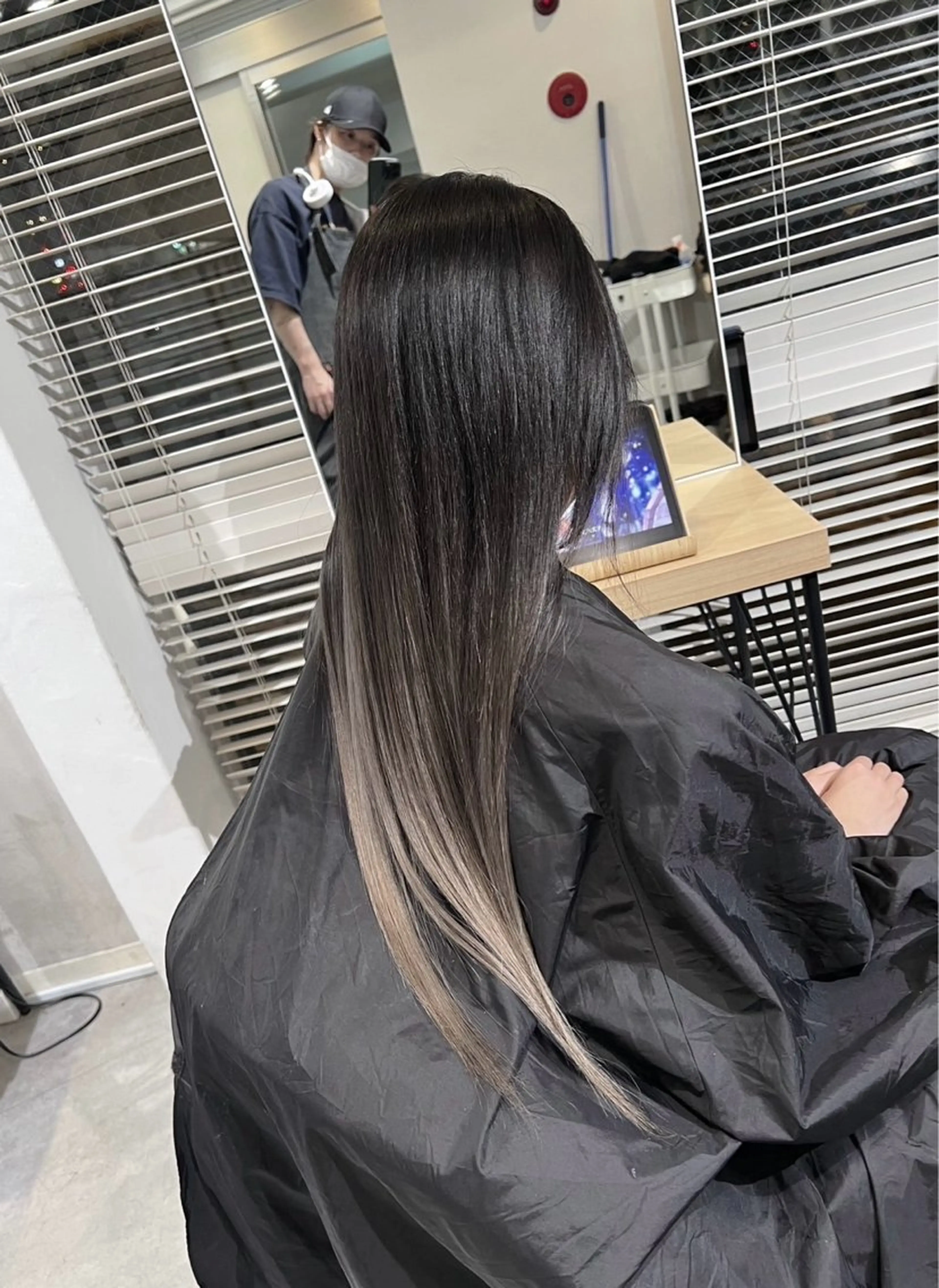 ロング カラー バレイヤージュ グレージュ レイヤーカット ヘアカラー トリートメント 指名数No.1 /NAOYAのヘアスタイル