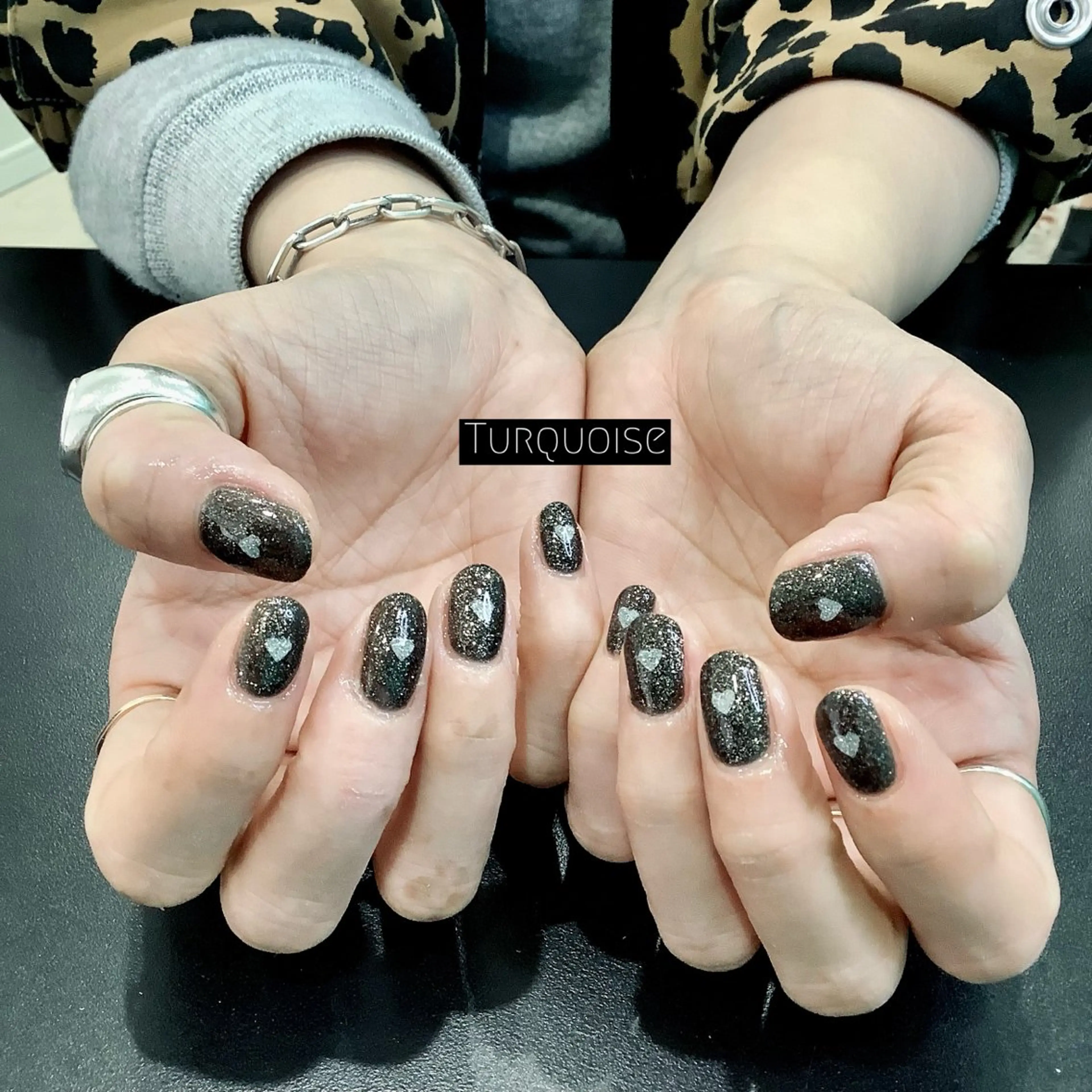 ネイル ハンドネイル ハンドケア 個性派ネイルサロン 💅🏼ターコイズのネイルデザイン