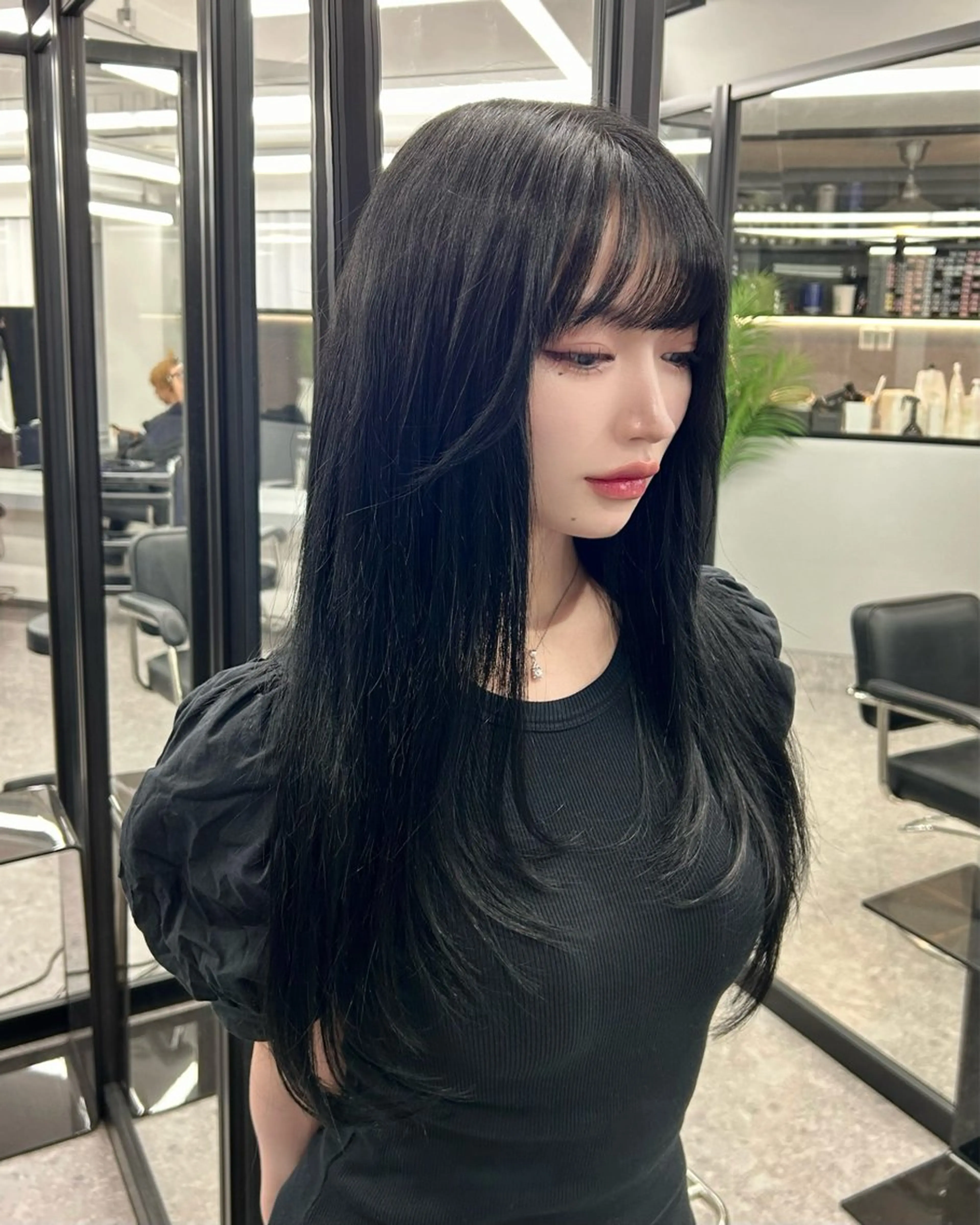 ロング カラー 黒髪 ブルーカラー ブルーブラック エクステ ヘアカラー エクステ nanaka 🤍韓国ワンホンヘアのヘアスタイル