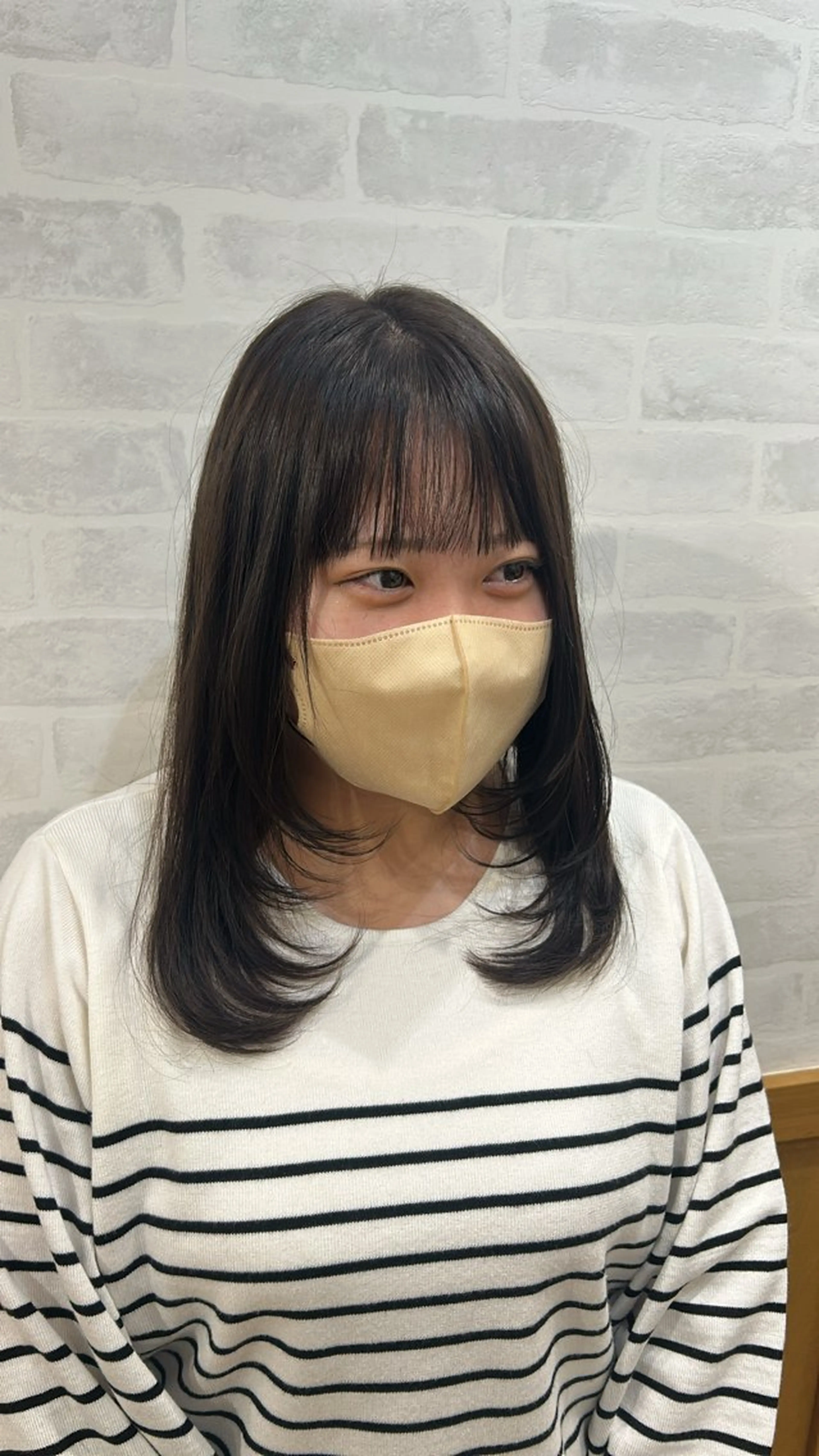 ミディアム 小泉 樹奈のヘアスタイル