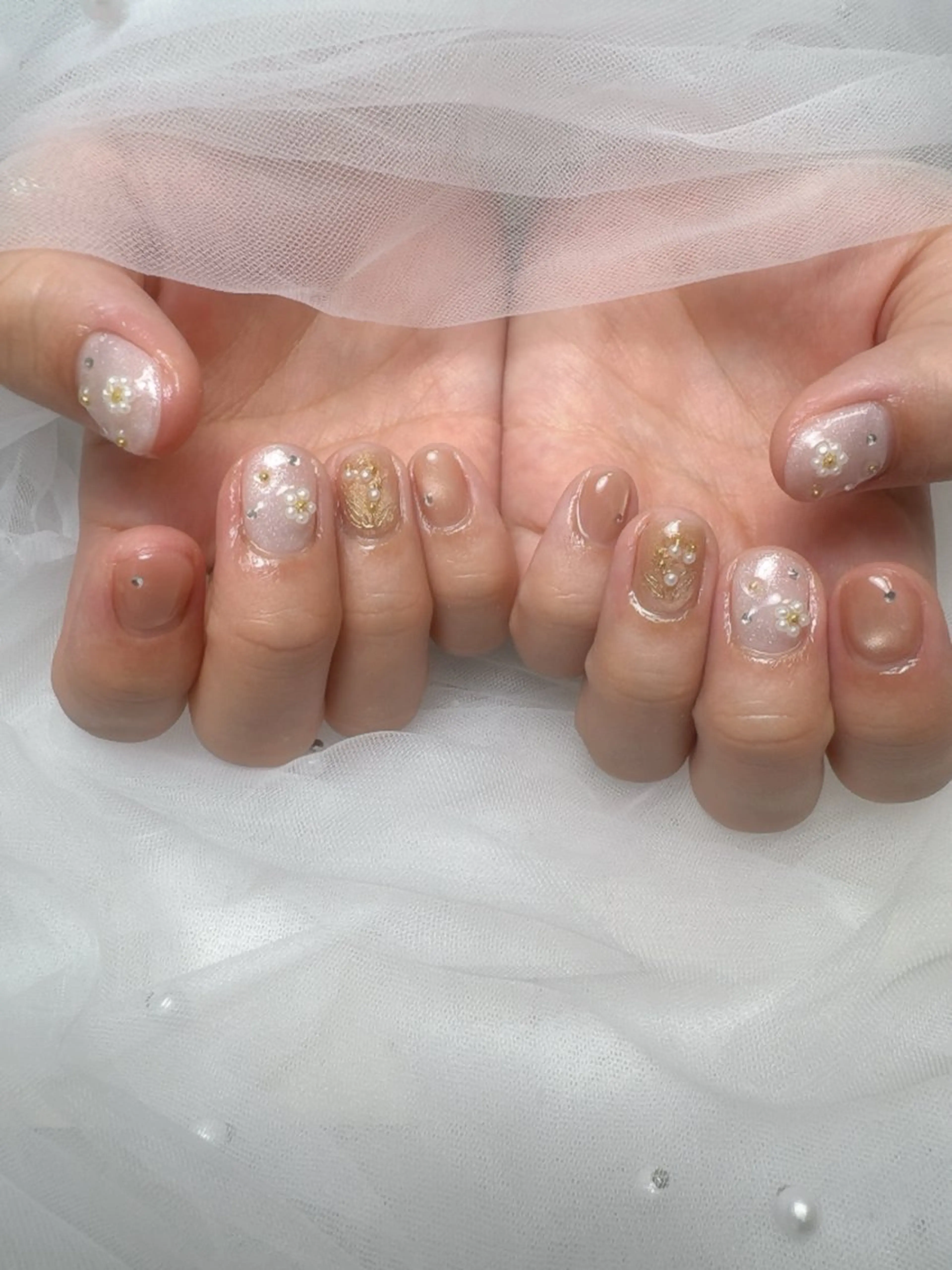 ネイル フレンチネイル ガラスフレンチ マグネットネイル 持ち込み ニュアンスネイル ハンドネイル Queeens nailのネイルデザイン