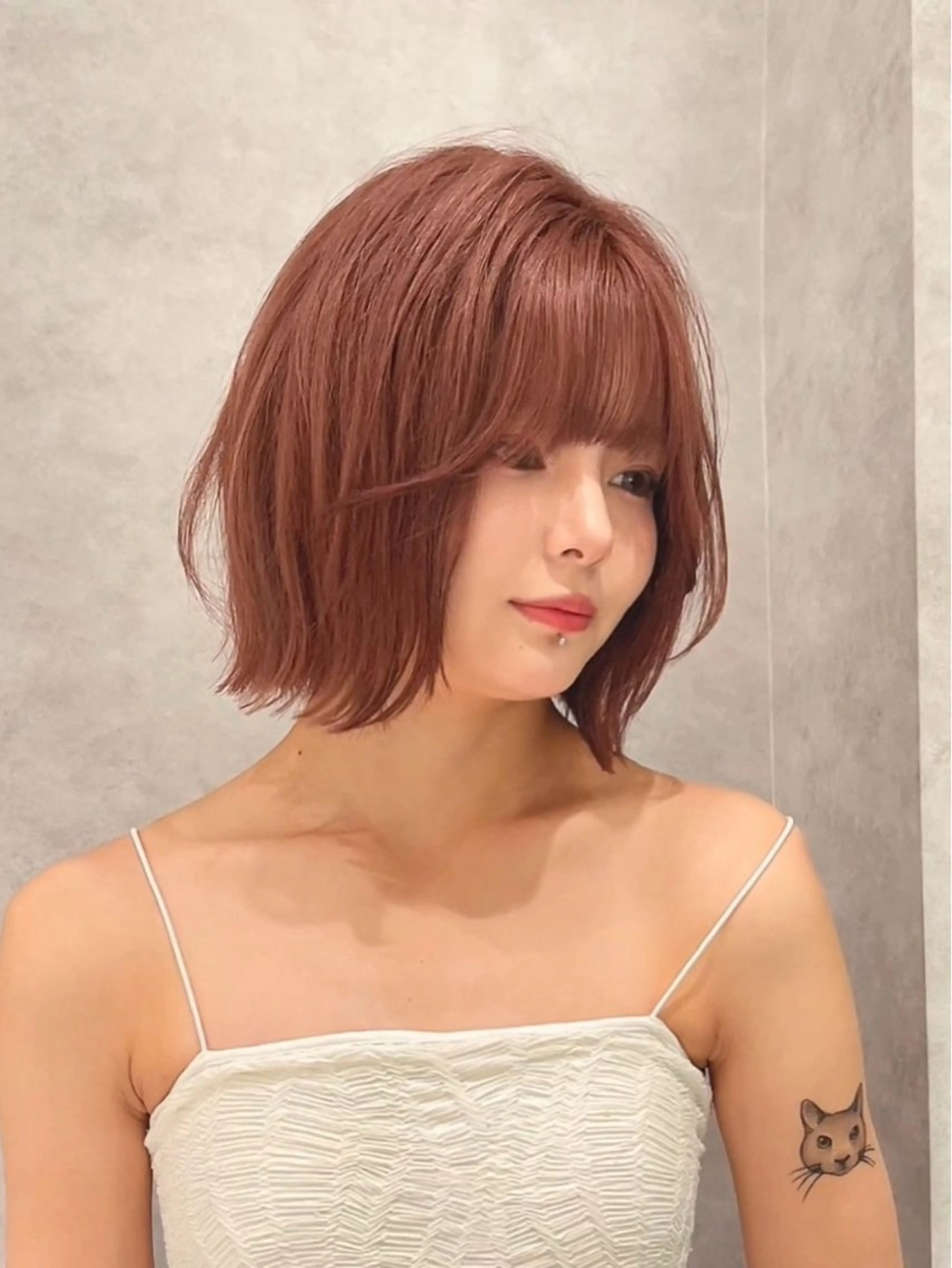 ミディアム ボブ ハイライト 髪質改善 ヘアカラー トリートメント 栄ハイトーン/ ベージュカラー中園薪のヘアスタイル