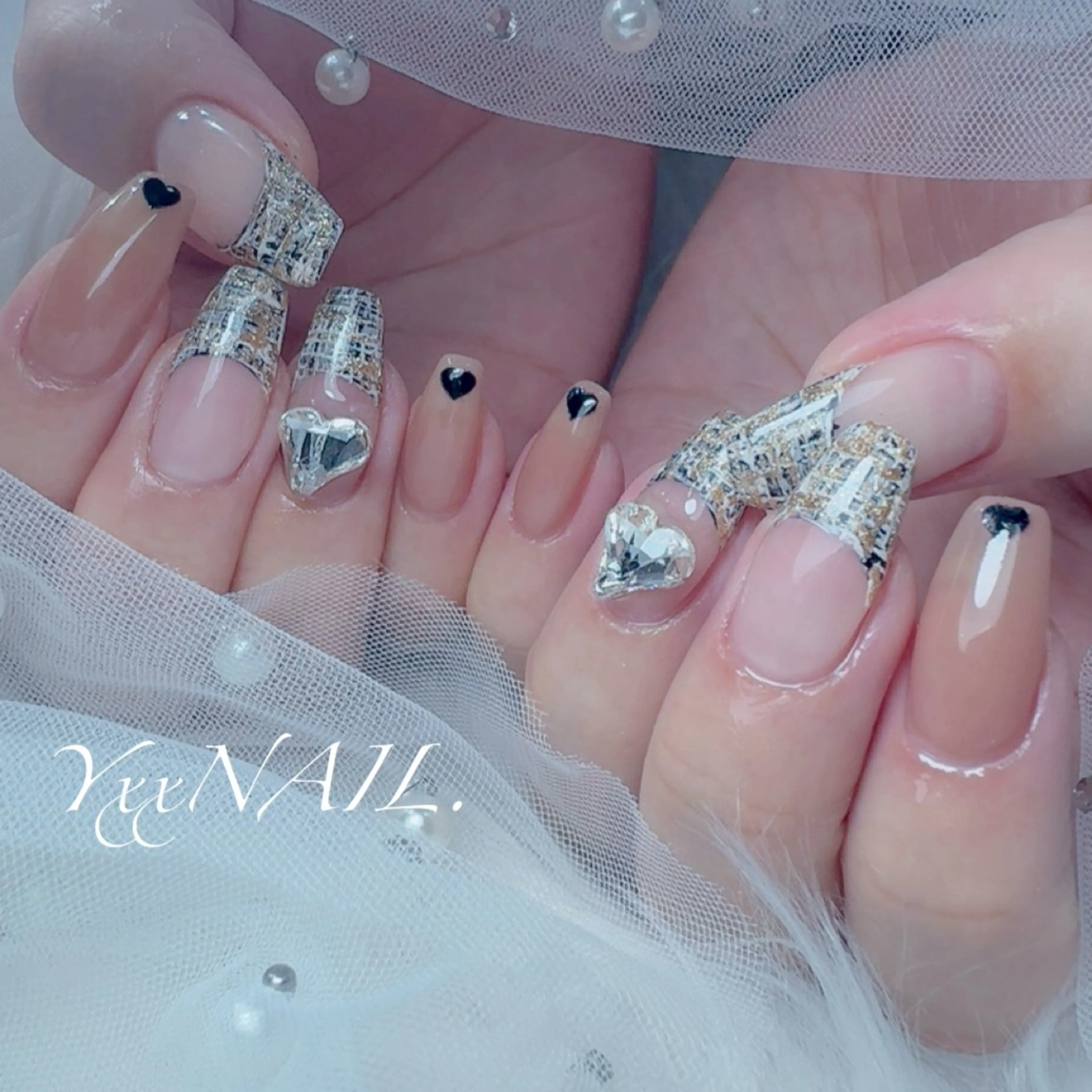 ネイル ツイードネイル ハンドネイル フットネイル プライベートサロン 🩵YxxNAIL.のネイルデザイン