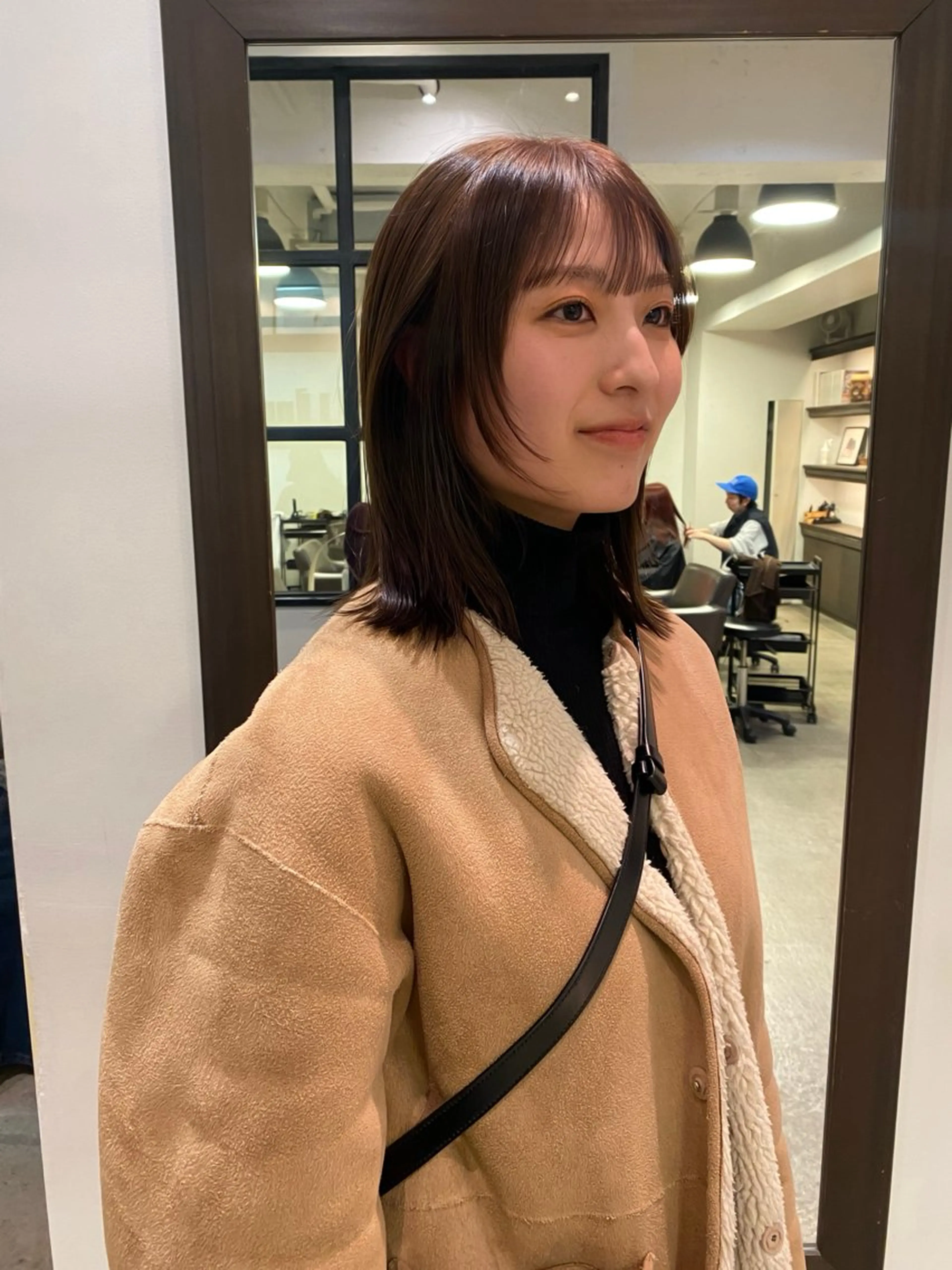 ミディアム カット ナツオ/ レイヤーカットのヘアスタイル