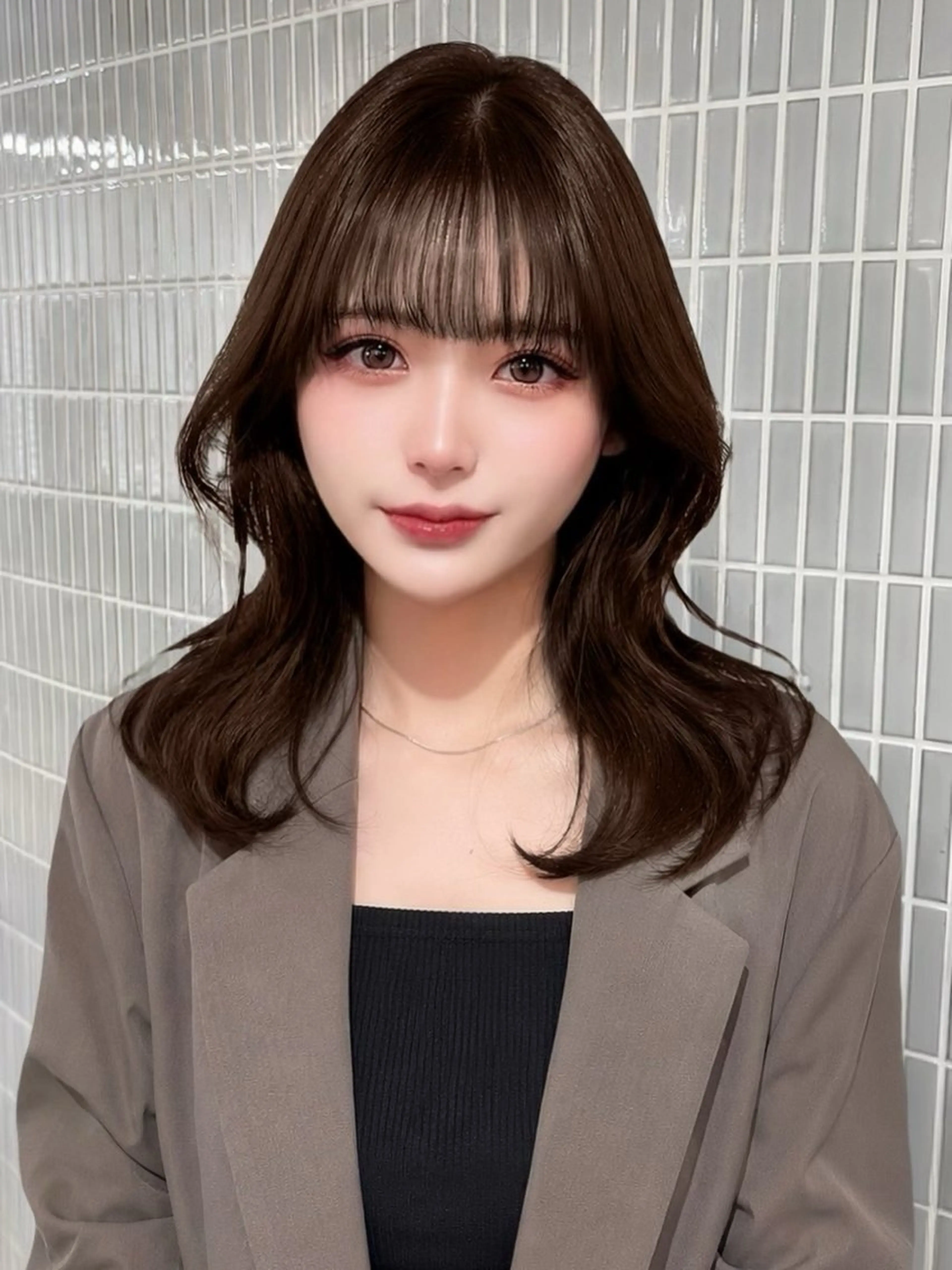 ミディアム カラー 切りっぱなしボブ ベージュカラー ブリーチ ブラウンカラー チョコレートブラウン カット ヘアカラー トリートメント 友田 那都のヘアスタイル