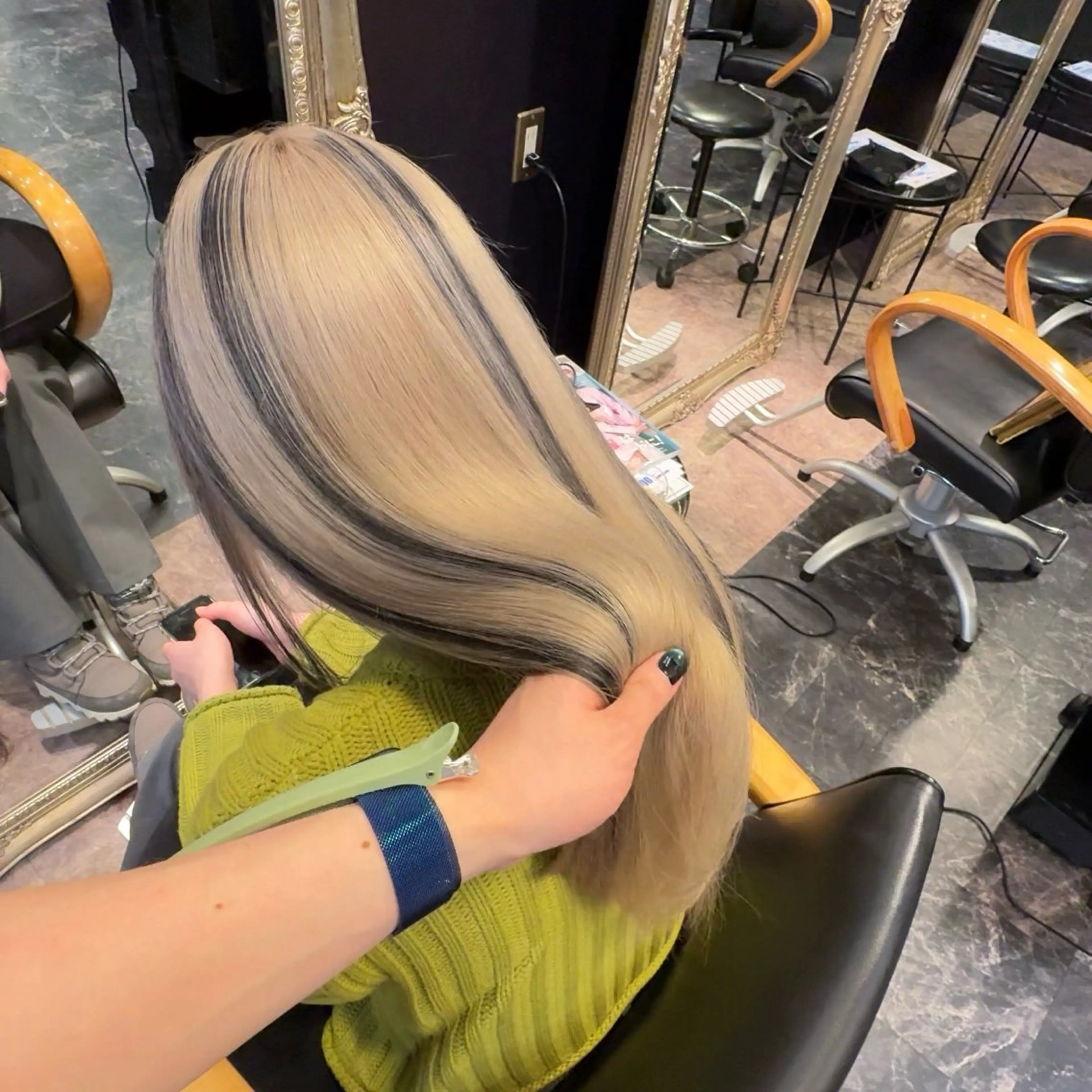 ロング カラー ベージュカラー 黒髪 ブリーチ ホワイトベージュ ヘアカラー 店長 ハイトーン× 髪質改善/舘野 涼太のヘアスタイル