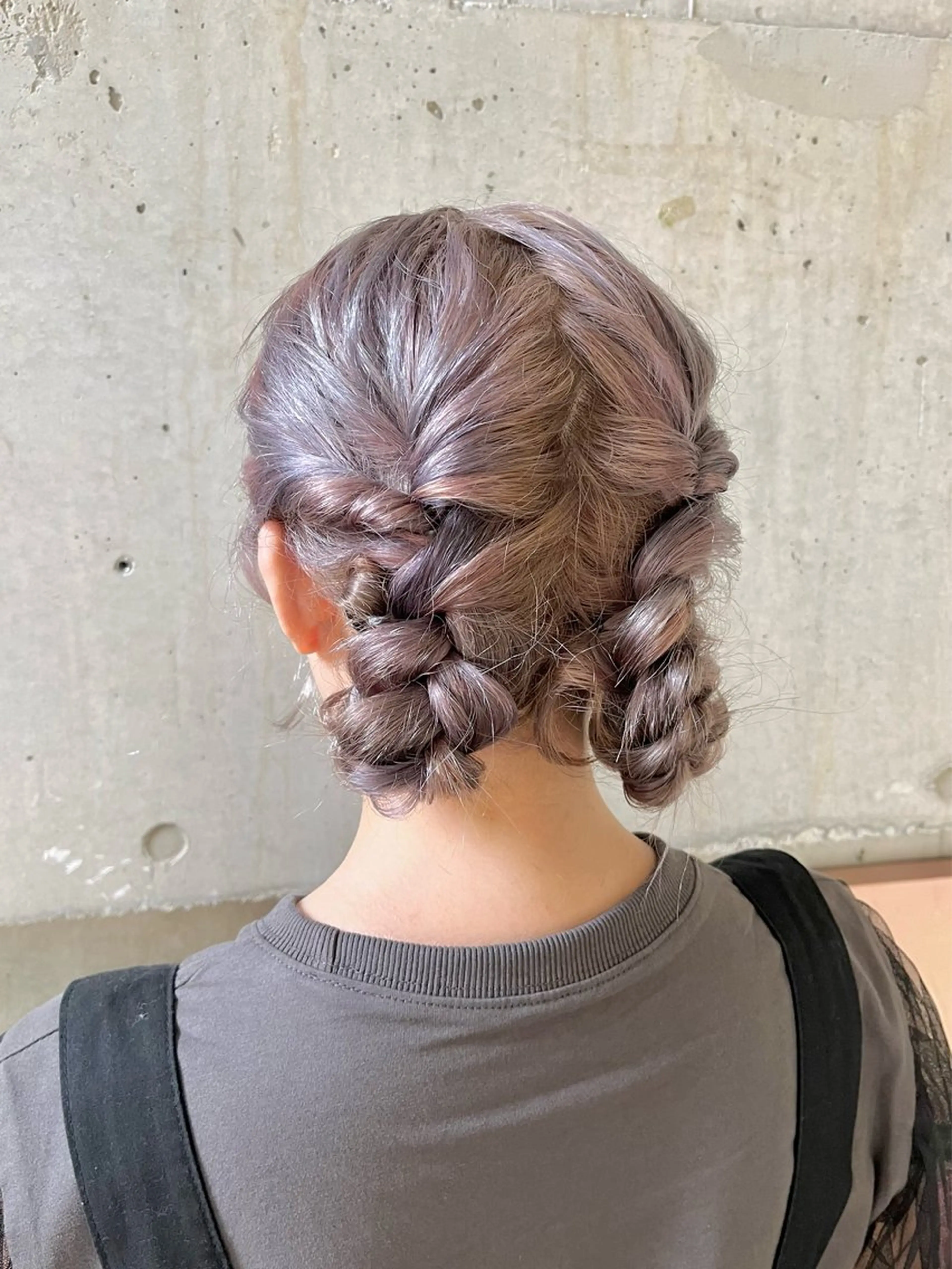 セミロング カラー ヘアアレンジ 結婚式・ブライダル ヘアセット 派手髪デザインカラー ヒロカのヘアスタイル