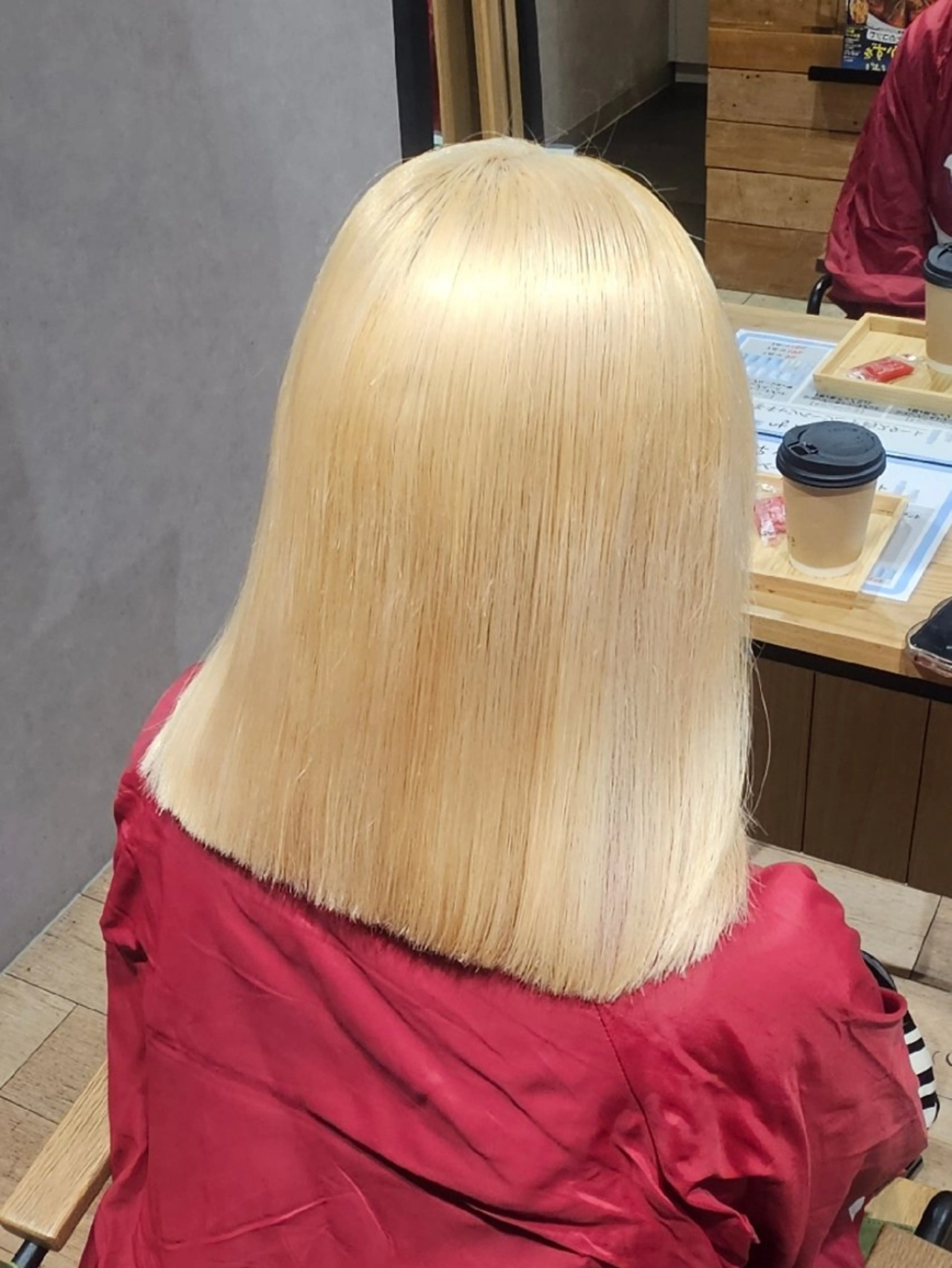 ミディアム カラー 抜きっぱなしブロンド ブロンド ハイトーンカラー 外戸口未優利 /ケドグチミユリのヘアスタイル