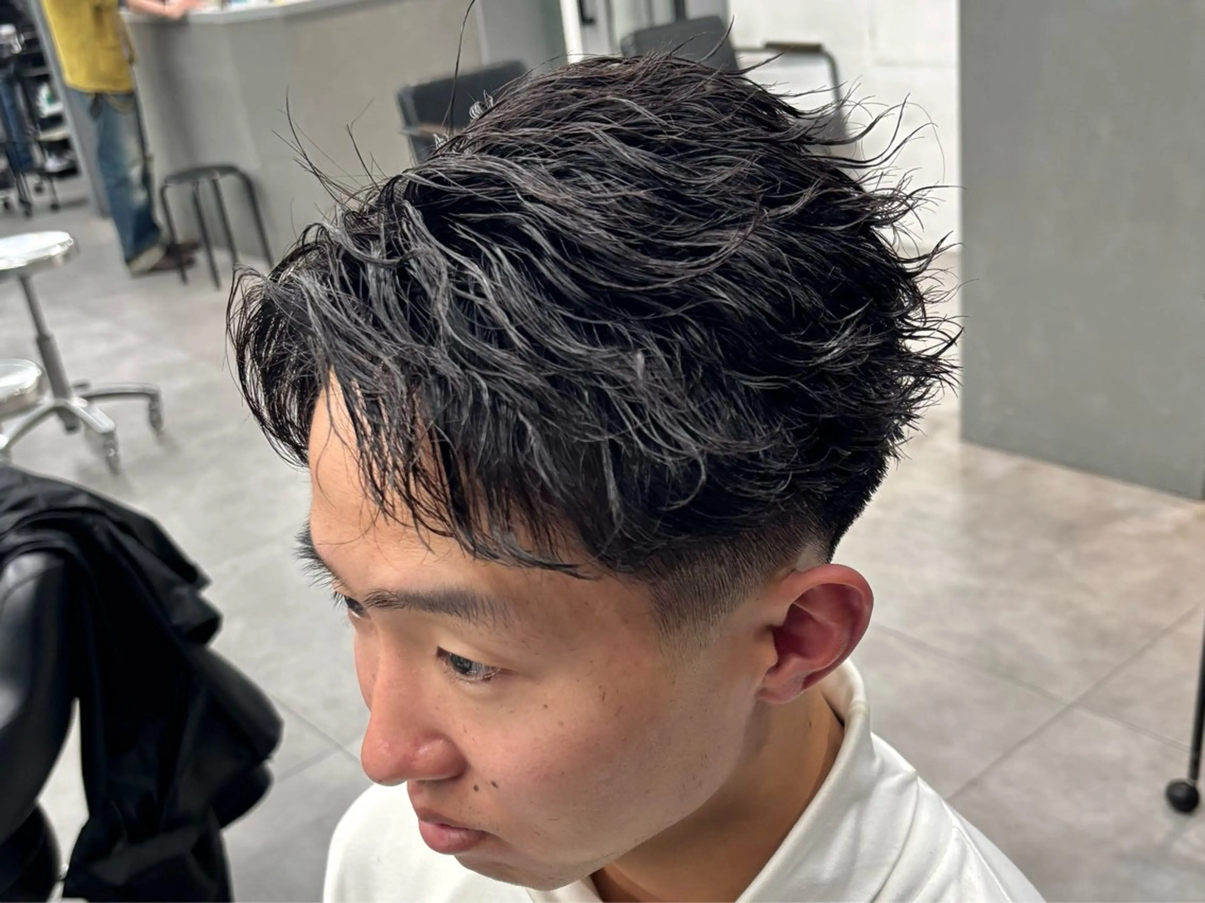 パーマ メンズ フェザーパーマ メンズパーマ カット パーマ 【ØVARL】🦁 メンズパーマ/レオのヘアスタイル