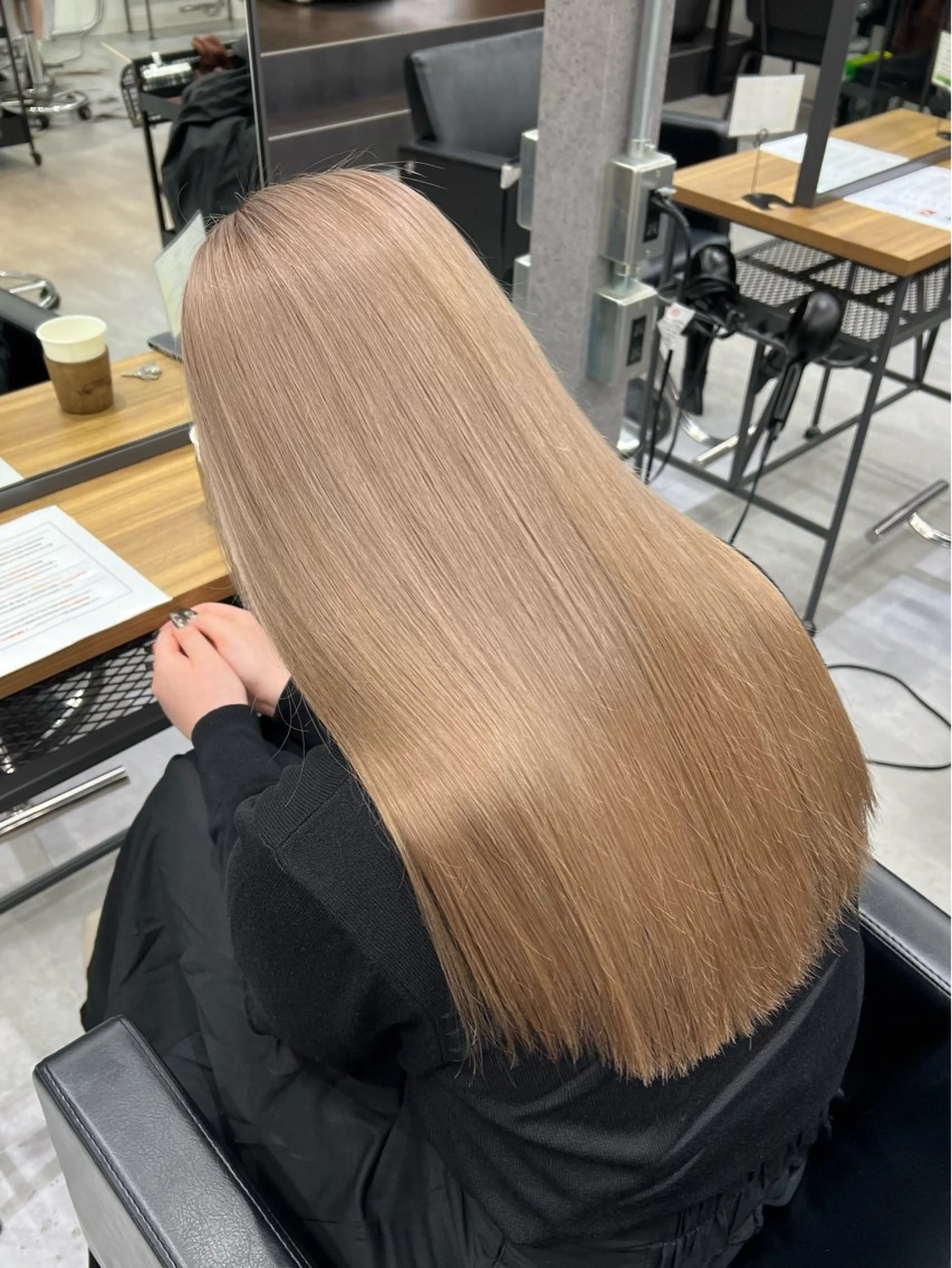 ロング カラー ベージュカラー ブリーチ ブラウンカラー ブラウンベージュ 透明感カラー ショート/ウルフ カットモデル募集のヘアスタイル