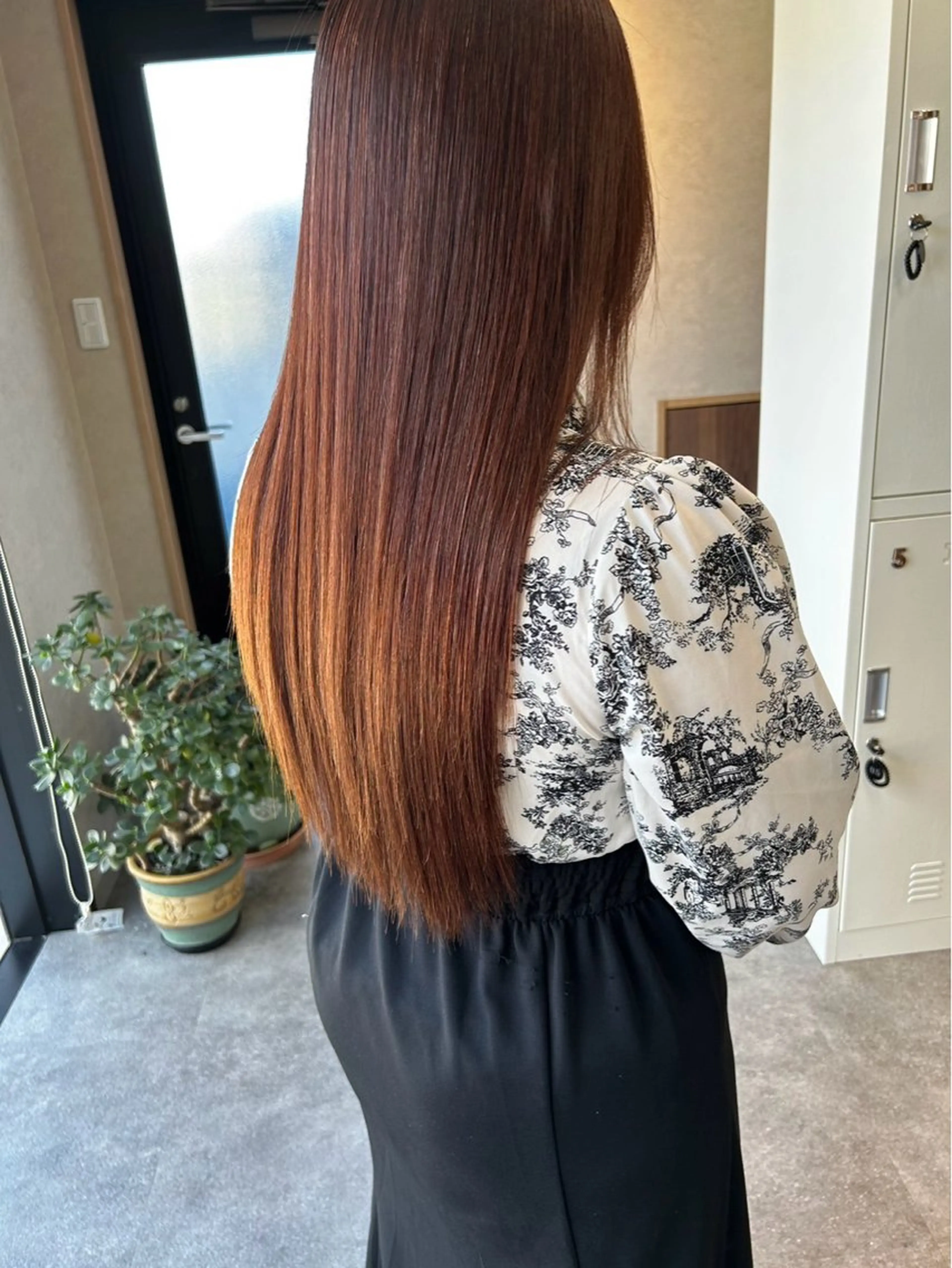 カラー TERUYA shionのヘアスタイル