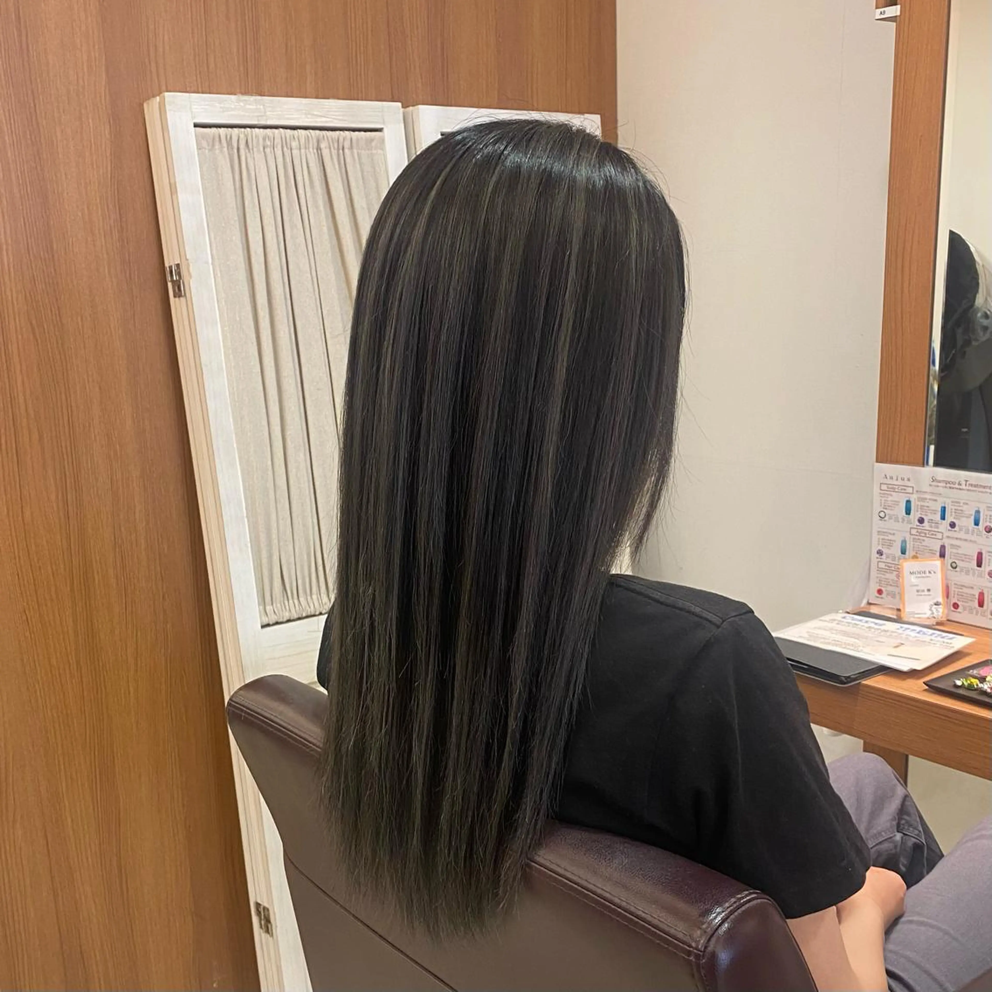 セミロング カラー ヘアカラー トリートメント 【カラー指名No 1✨】HIBIKIのヘアスタイル