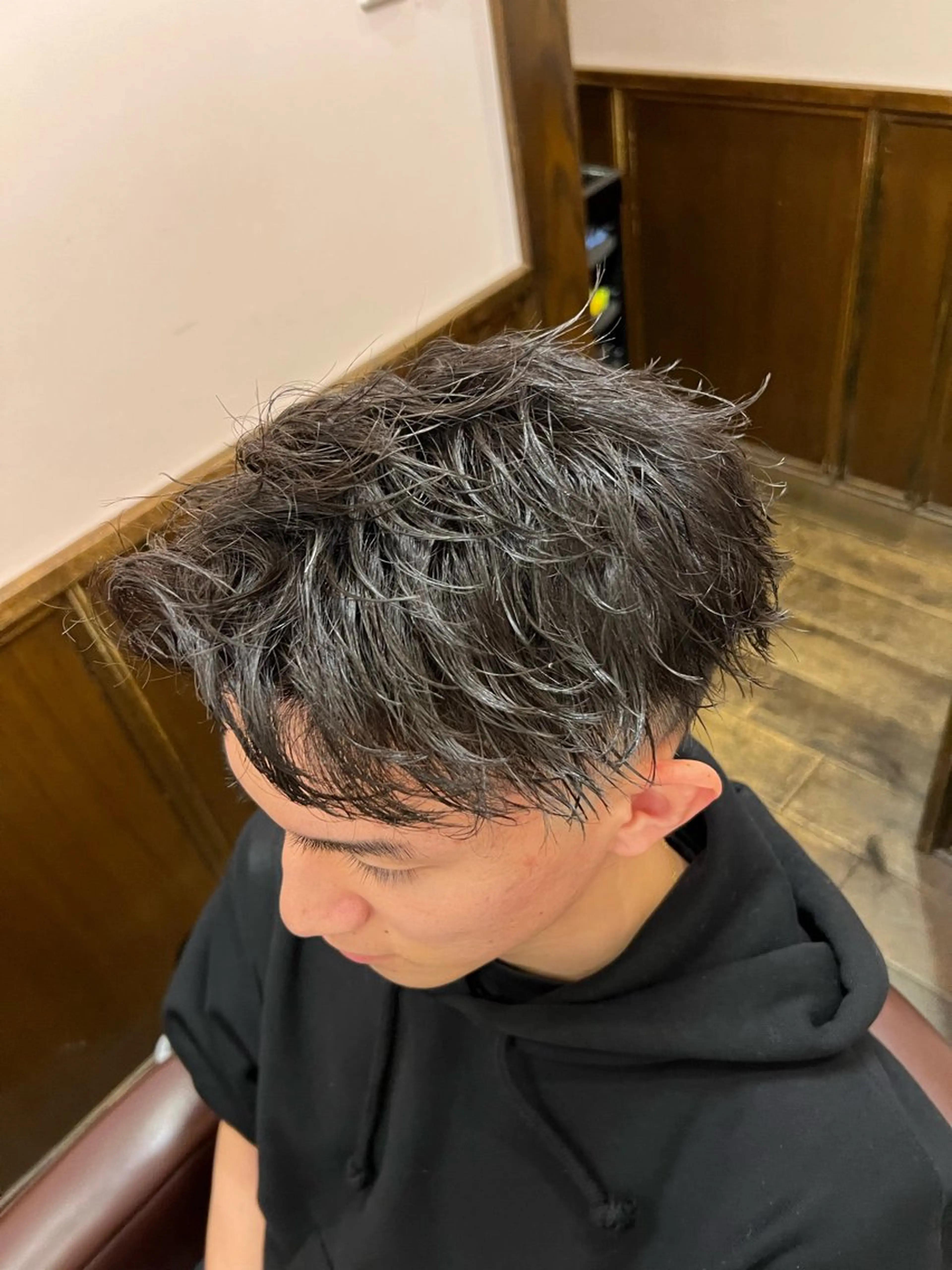 ミディアム パーマ 大久保 竣太のヘアスタイル