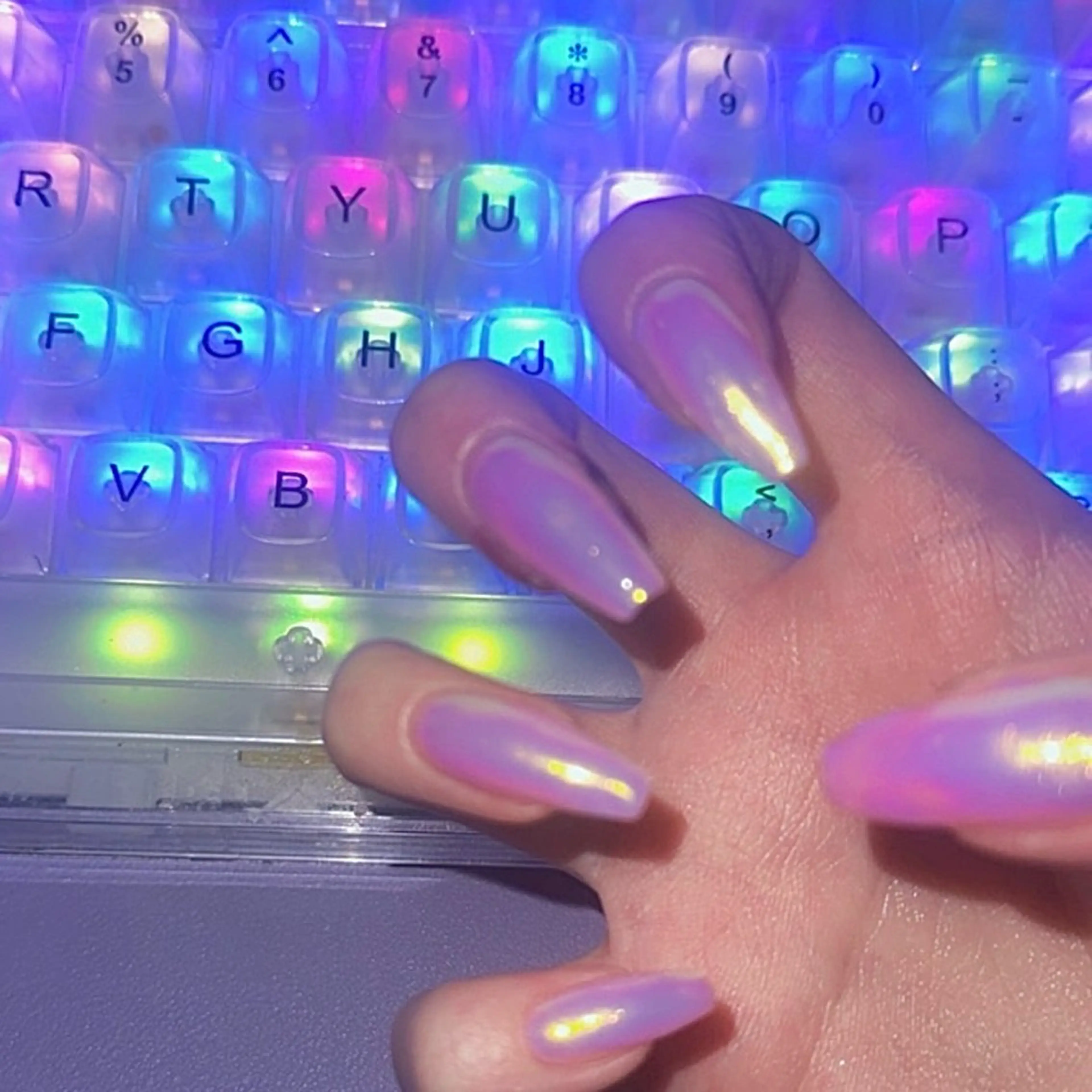 ネイル オーロラネイル ワンカラーネイル ハンドネイル Nailsalon BLOOM🌷 山崎のネイルデザイン