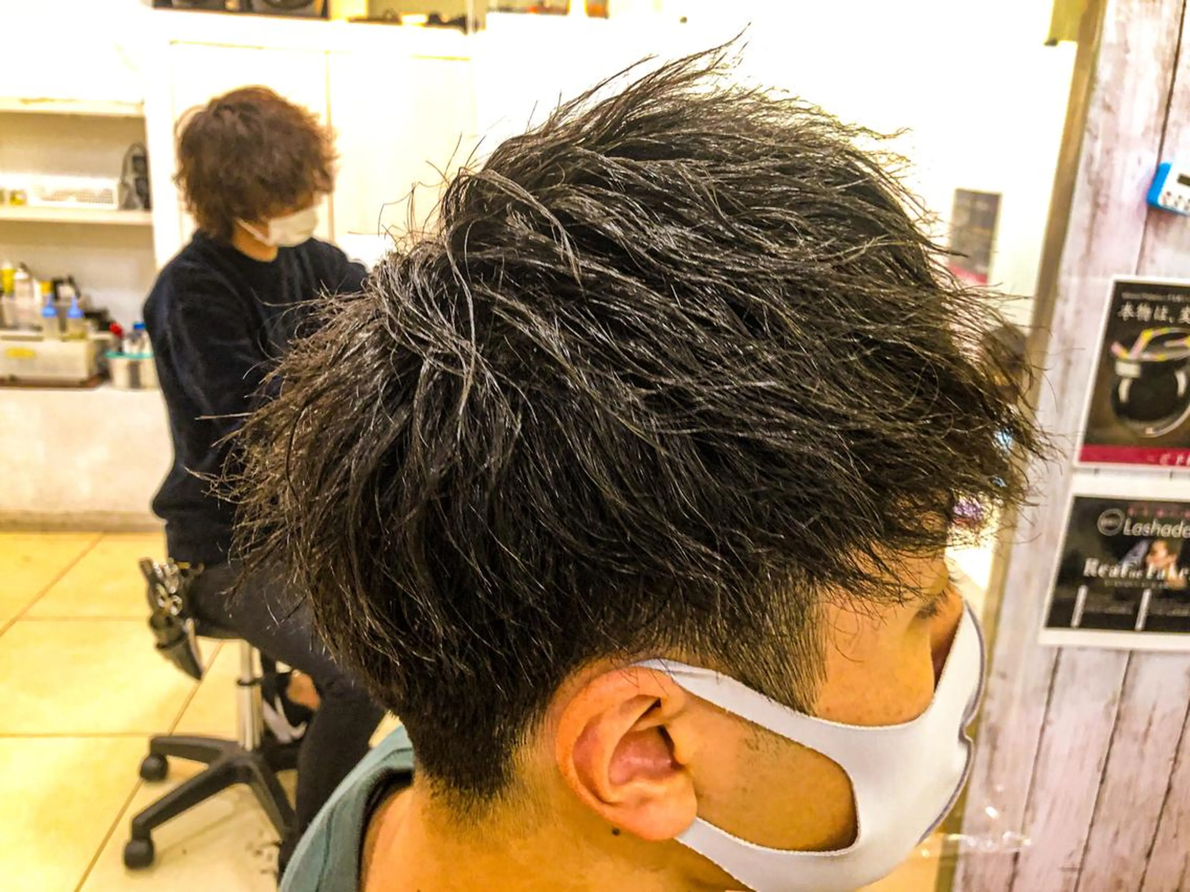 ショート パーマ メンズ マッシュ カット パーマ 韓国メンズヘア/ 毛流れヘア　須田龍世のヘアスタイル