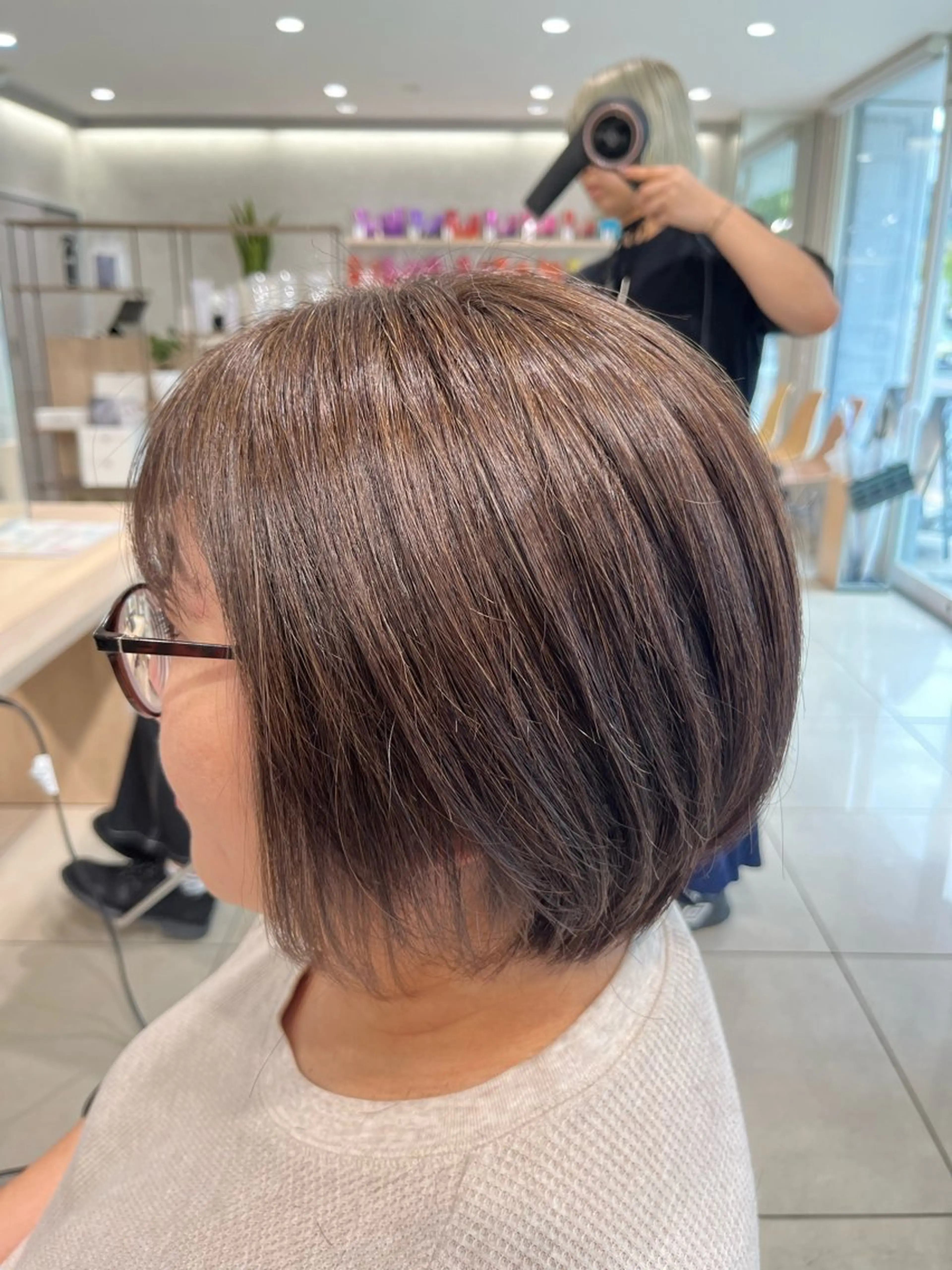 ショート カラー ベージュカラー 卒業式のヘアスタイル カット ヘアカラー 巖本 真希のヘアスタイル