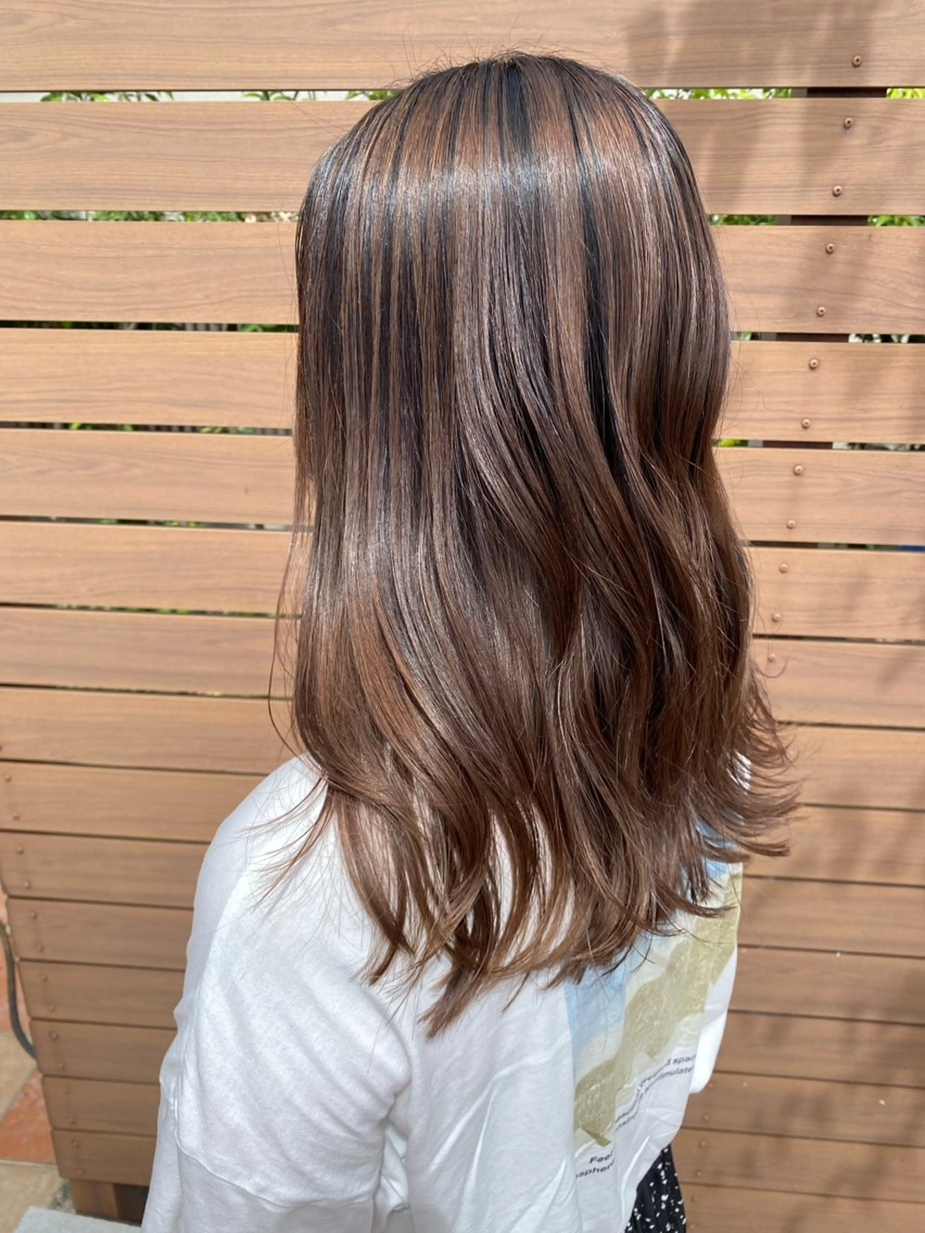 セミロング カラー 小坂 麻綾のヘアスタイル