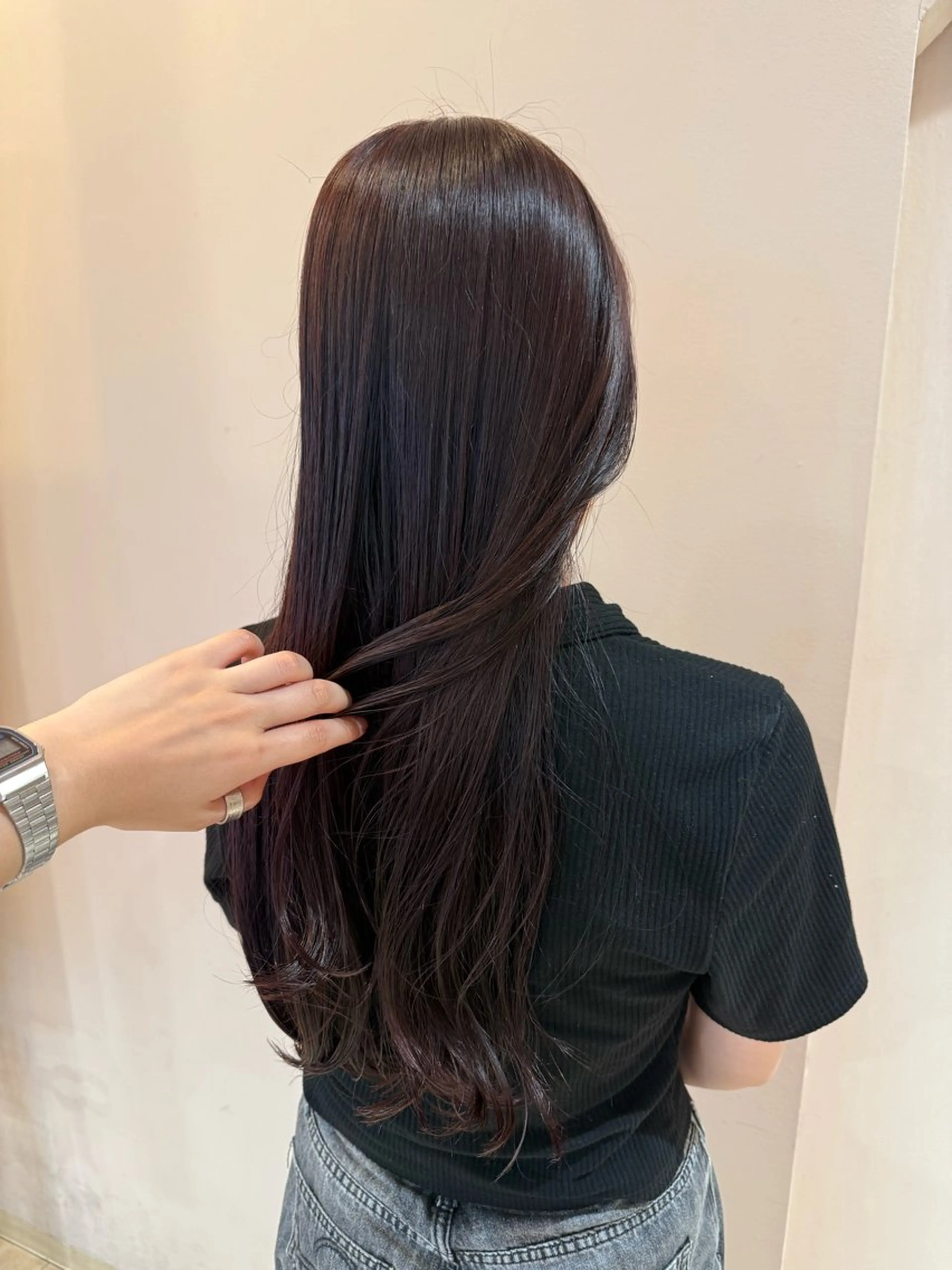 ロング カラー レッドカラー カット ヘアカラー 鈴木 二依奈のヘアスタイル