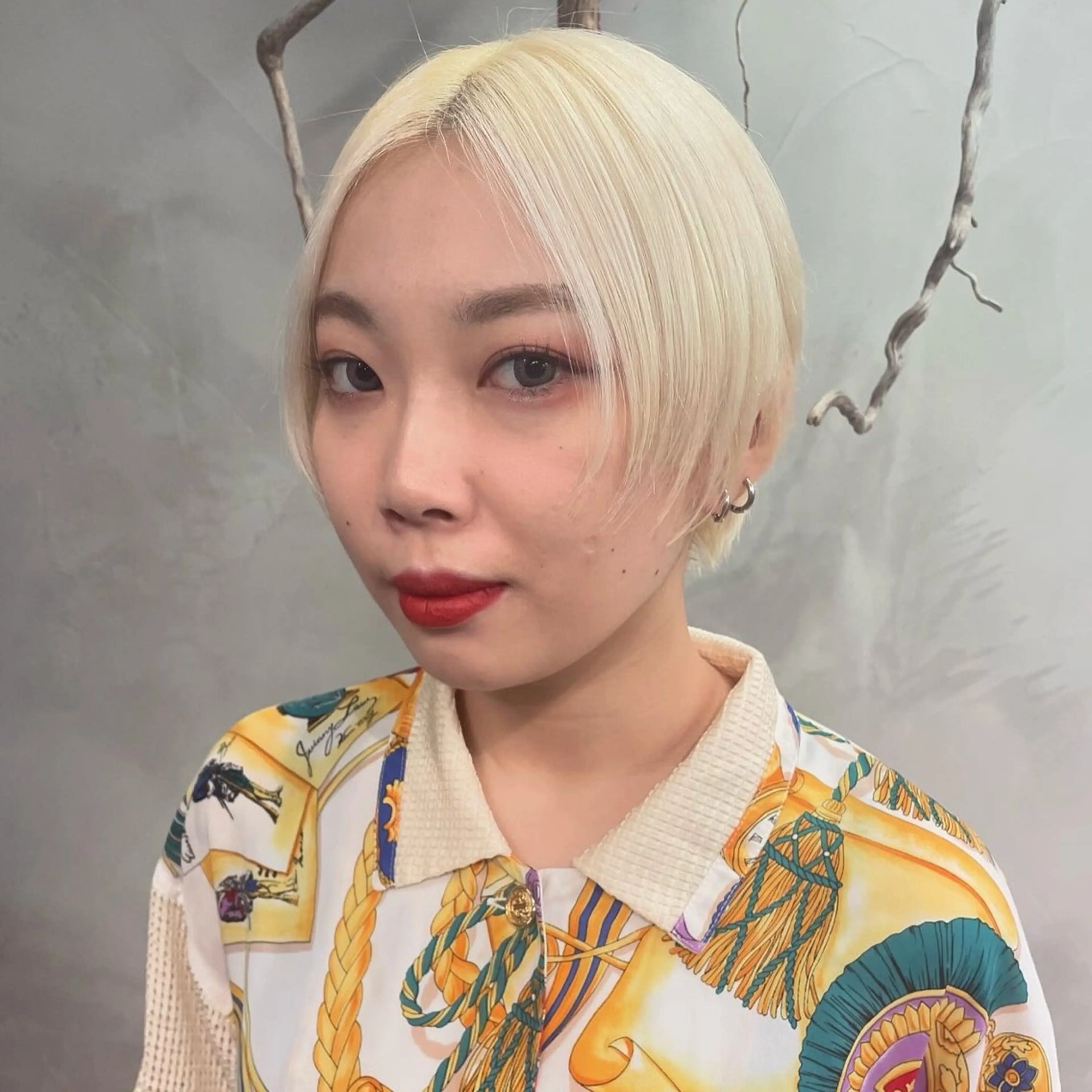 ショート カラー ブリーチ 抜きっぱなしブロンド ブロンド カット ヘアカラー RorriM natsuのヘアスタイル