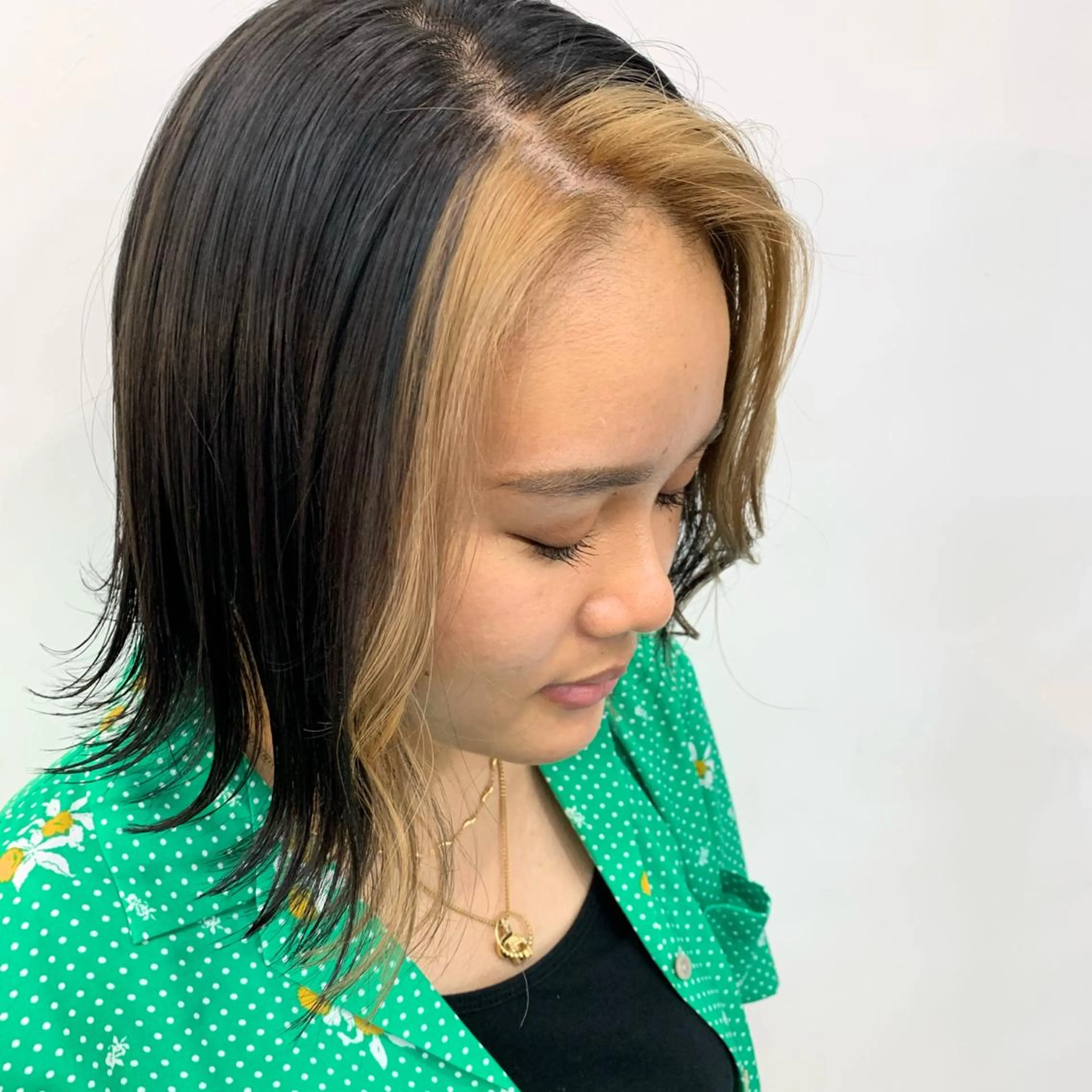 セミロング カラー ミストバング  フェイスフレーミング 赤みゼロ/透明感 カラー🌿KANTAのヘアスタイル