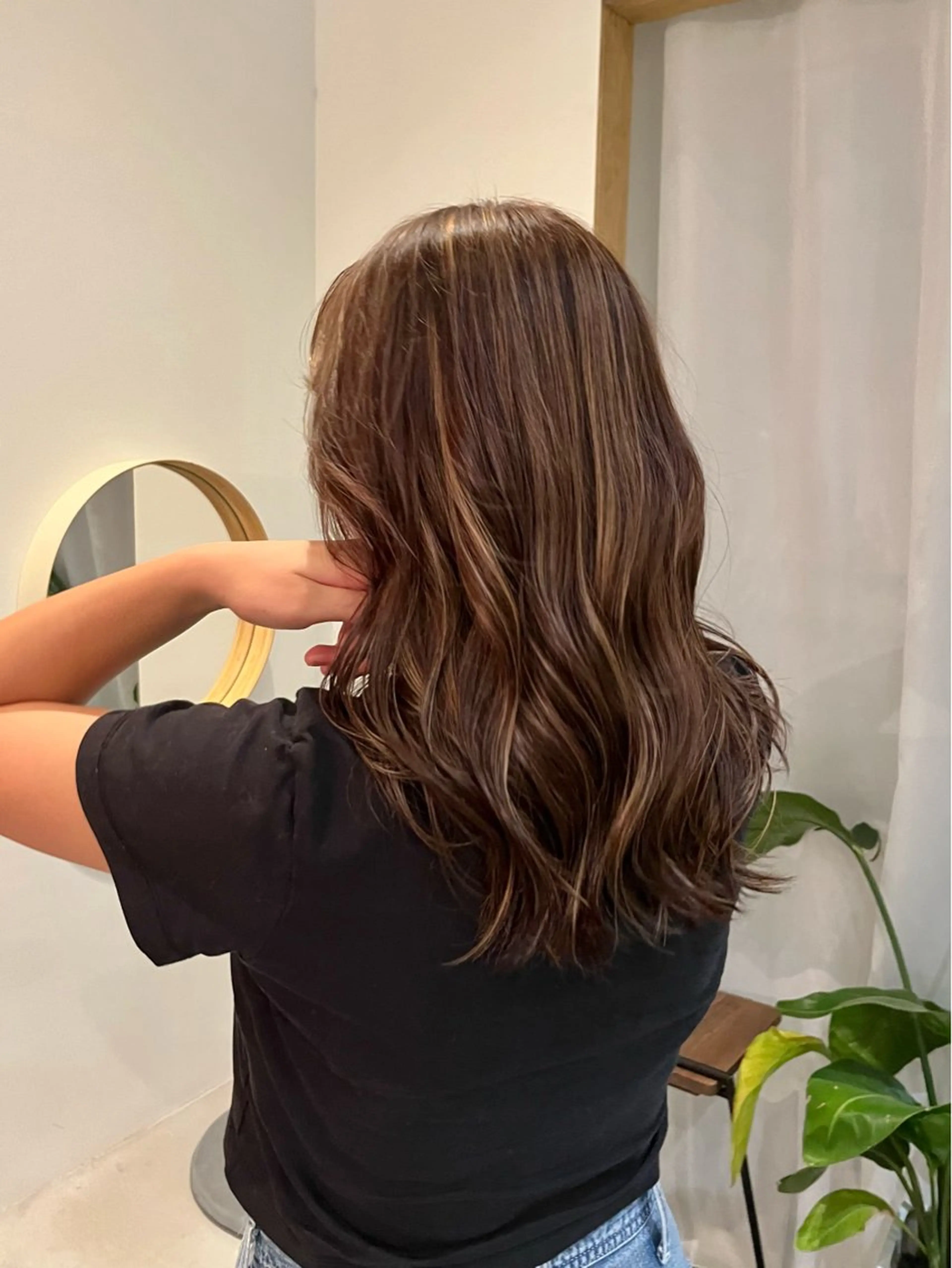 ロング カラー ヘアカラー hina 🛋️ブリーチカラーのヘアスタイル