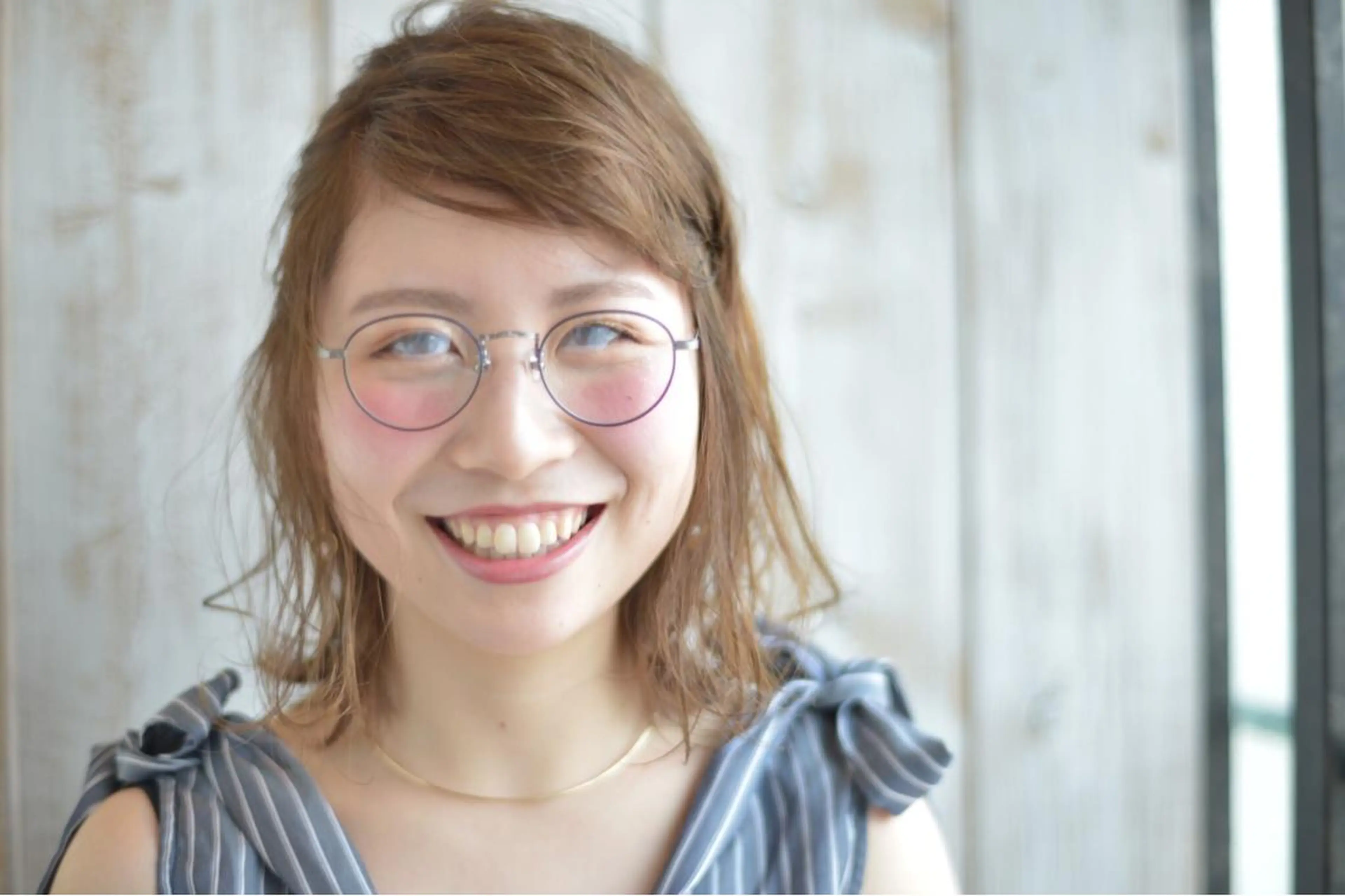 ミディアム CHIC 岩下真衣のヘアスタイル