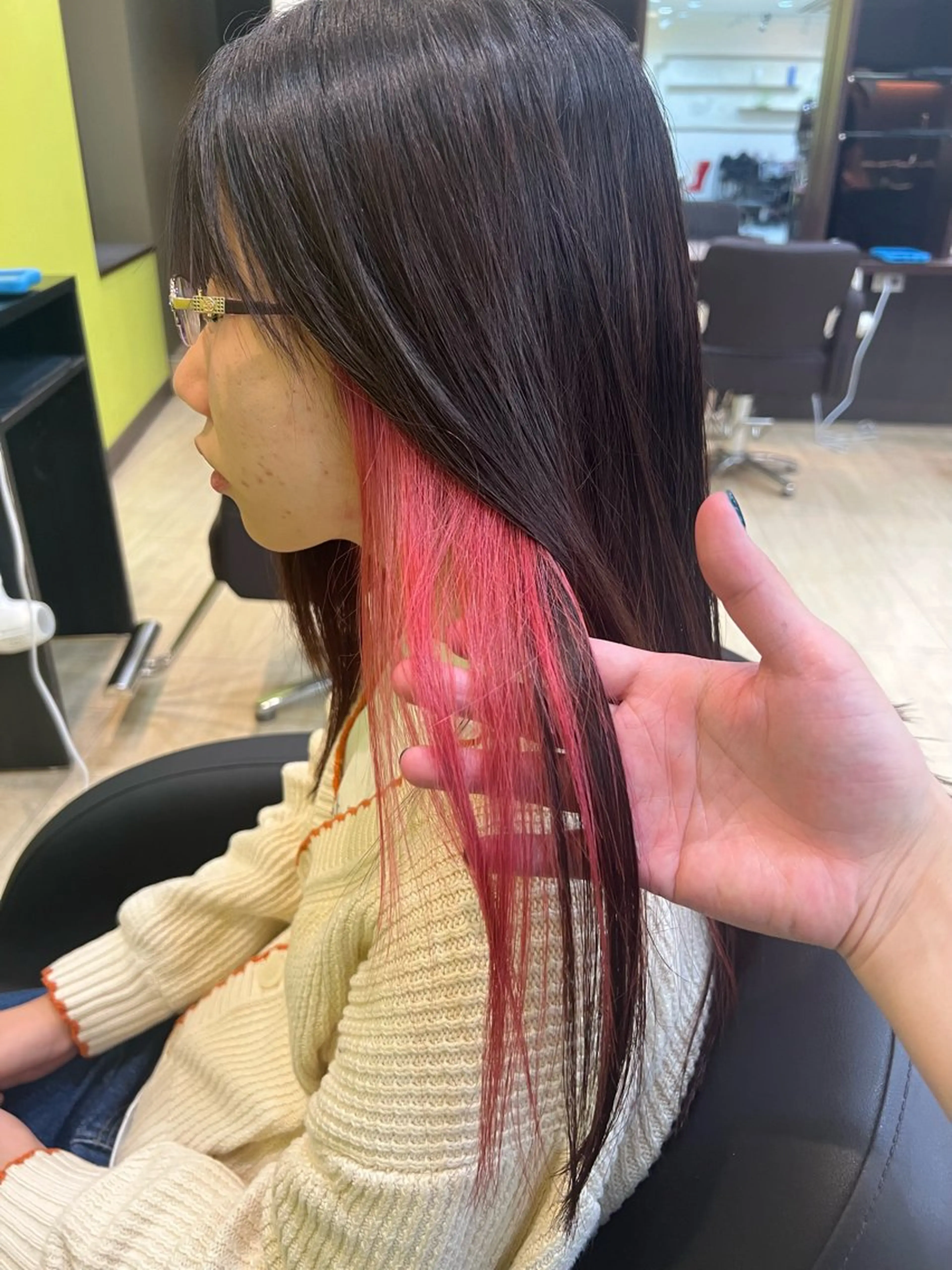 ロング カラー イヤリングカラー ハイトーン/パーマ 特化平田のヘアスタイル