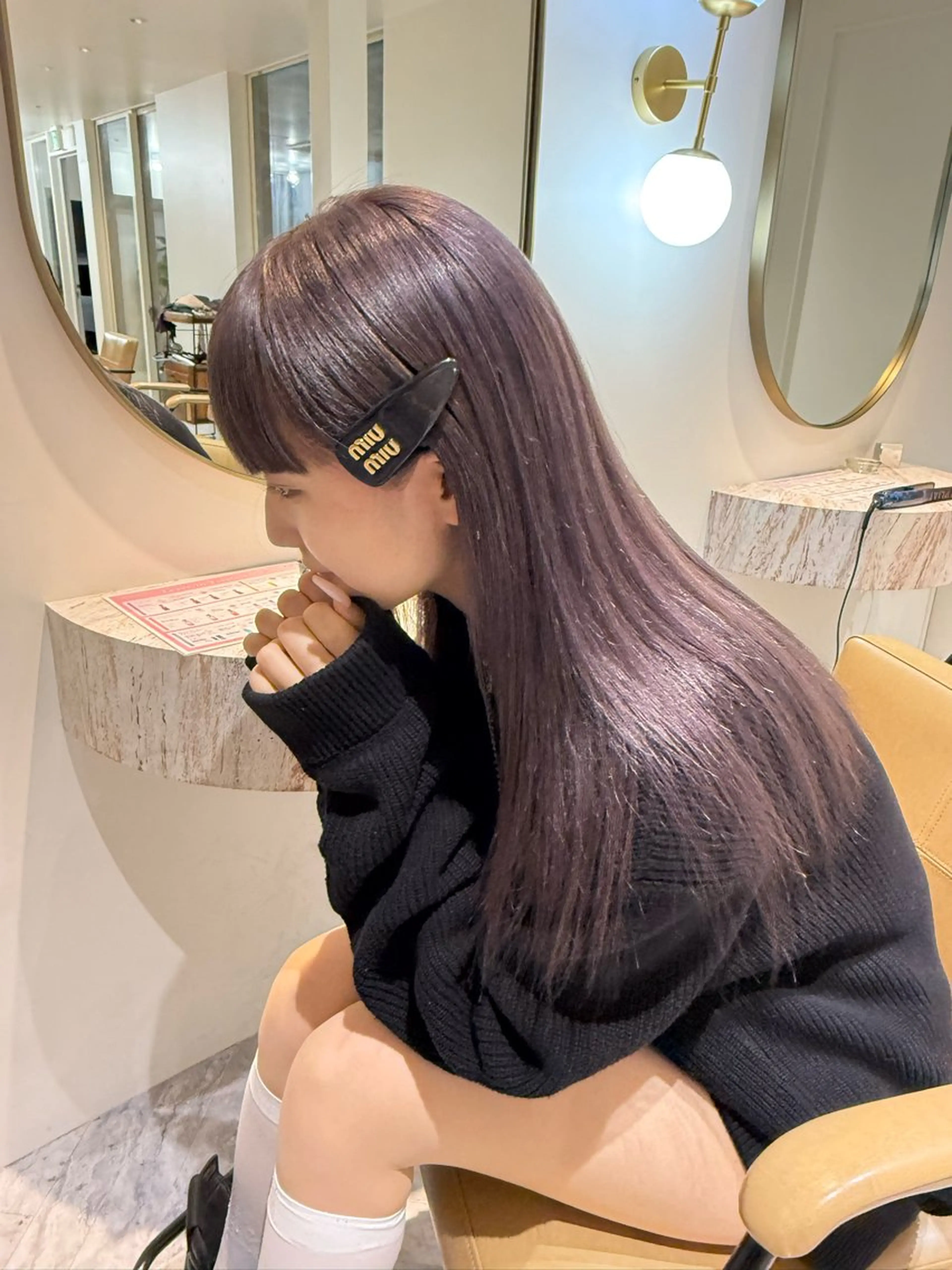 ロング カラー ミルクティー× グレージュMOMOのヘアスタイル