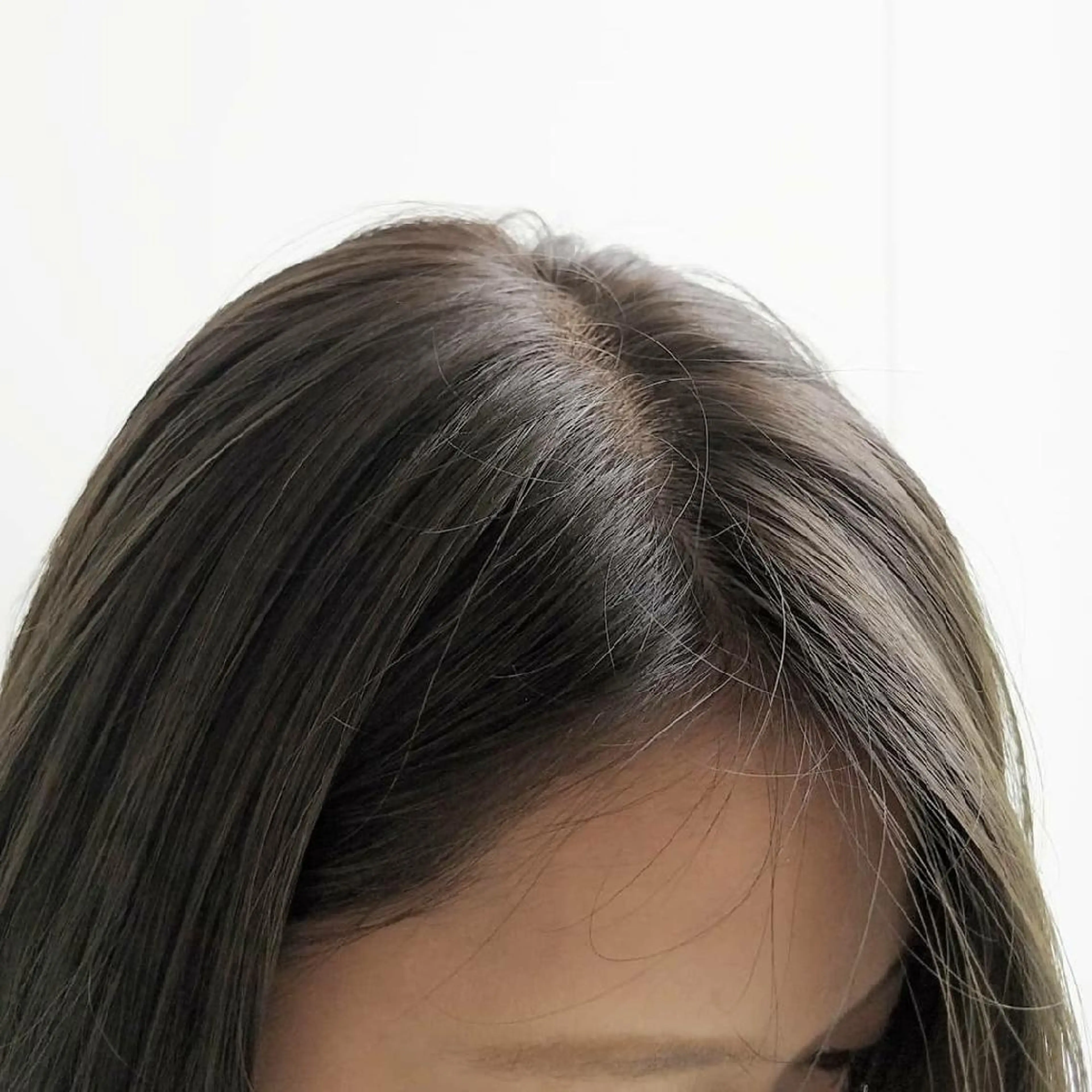 ミディアム カラー パーマ ヘアアレンジ 透明感カラー グレージュ iplus まつげ、眉毛、耳つぼのマツエク・マツパデザイン