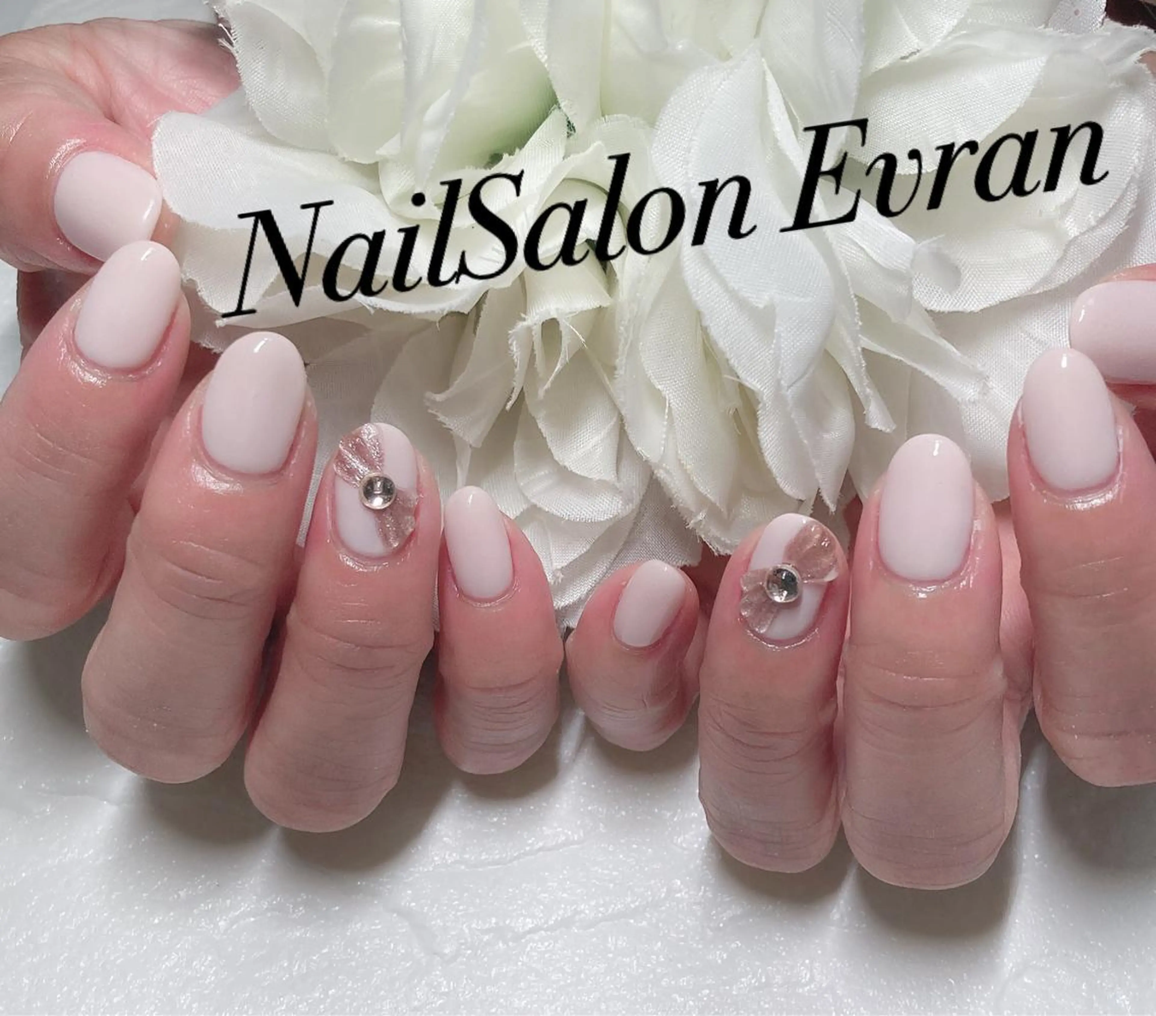 ネイル リボン ハンドネイル Nail salon Evranのネイルデザイン