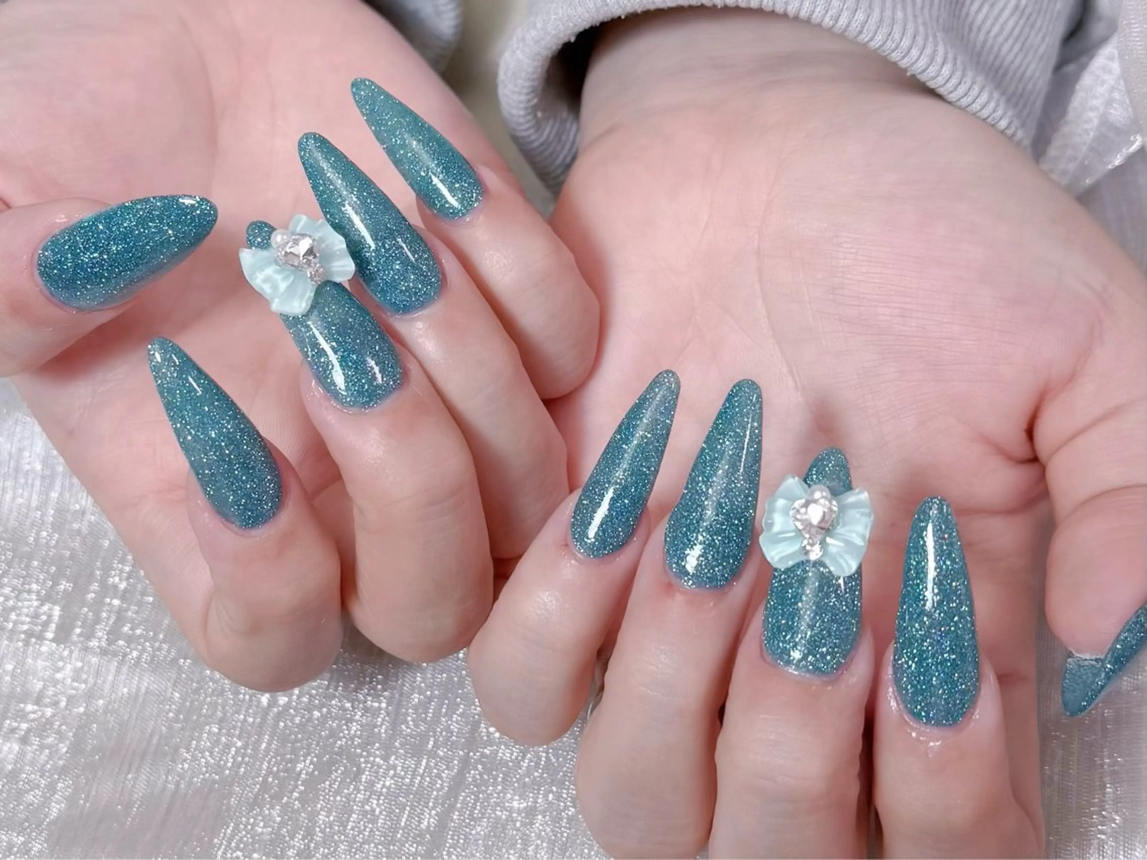 💖【チップ長さ出し】10本　ワンカラー、ラメグラ🫧大きなパーツ1個付きの写真