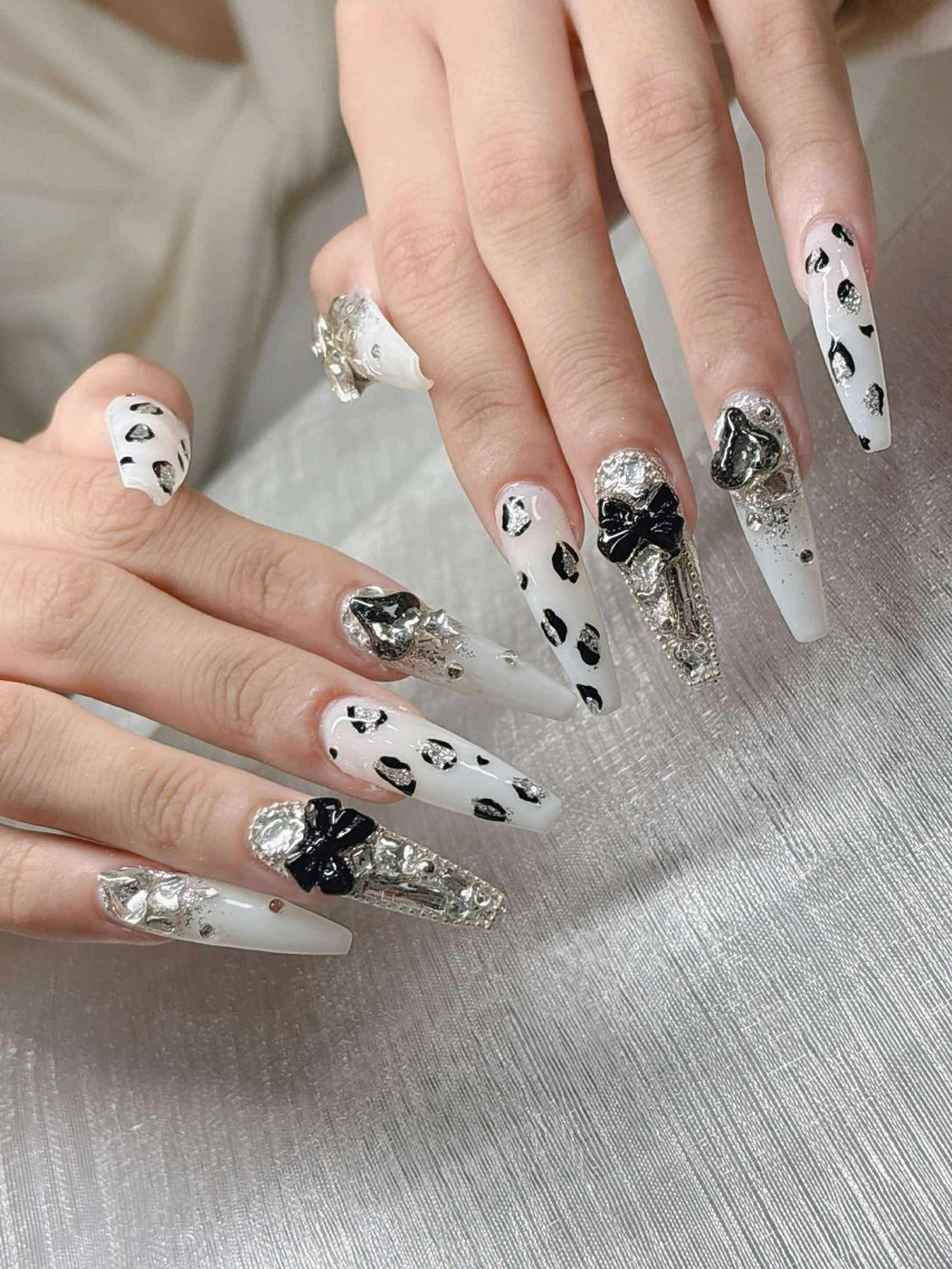 ネイル 長さ出し グラデーション 卒業式 キラキラネイル マグネットネイル ハンドネイル Lee Nailsのネイルデザイン