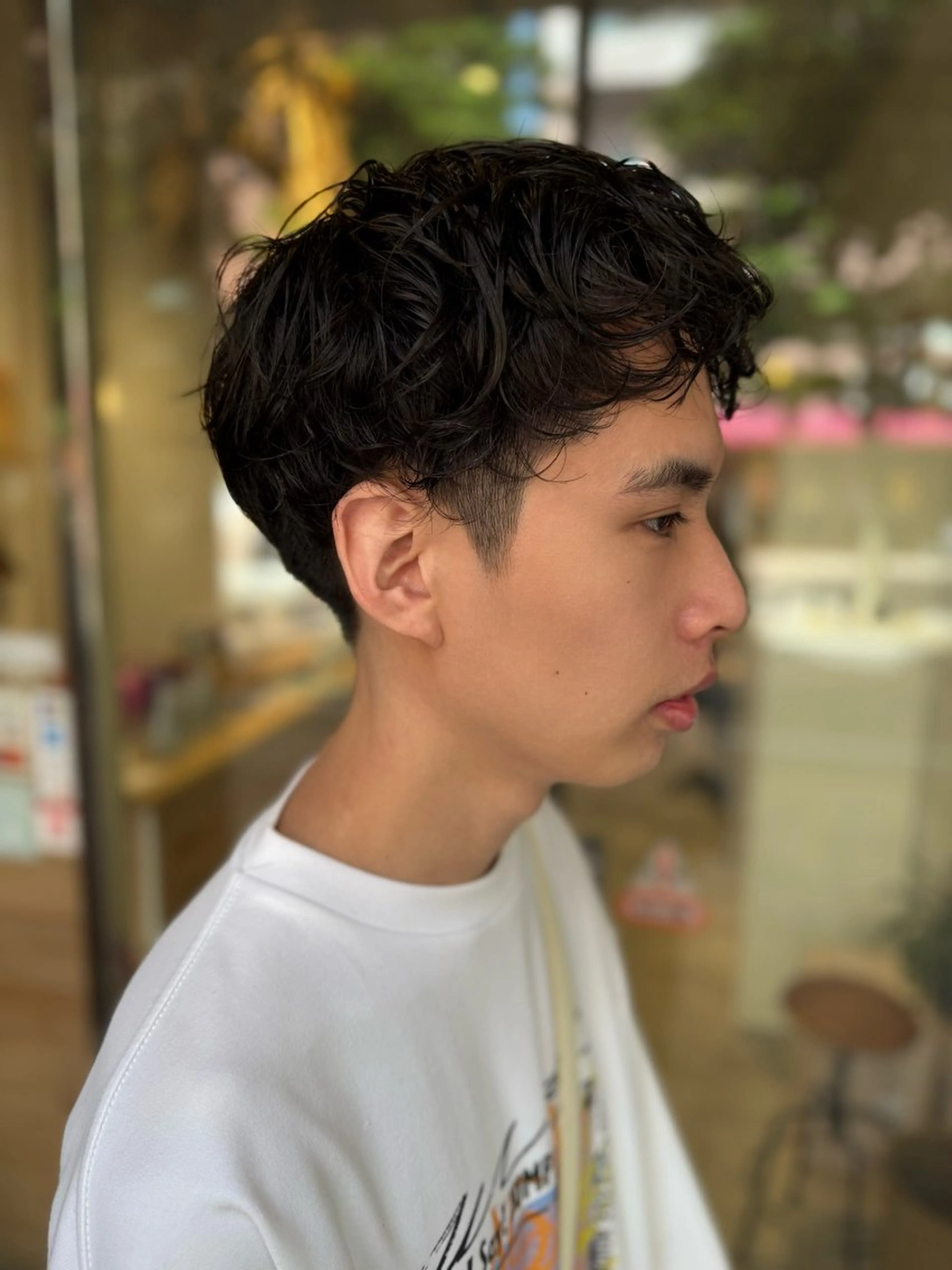 ショート パーマ メンズ センターパート ダウンパーマ フェザーパーマ メンズハイライト メンズ韓国風 藤崎百道メンズカット Zina/森井唯央のヘアスタイル