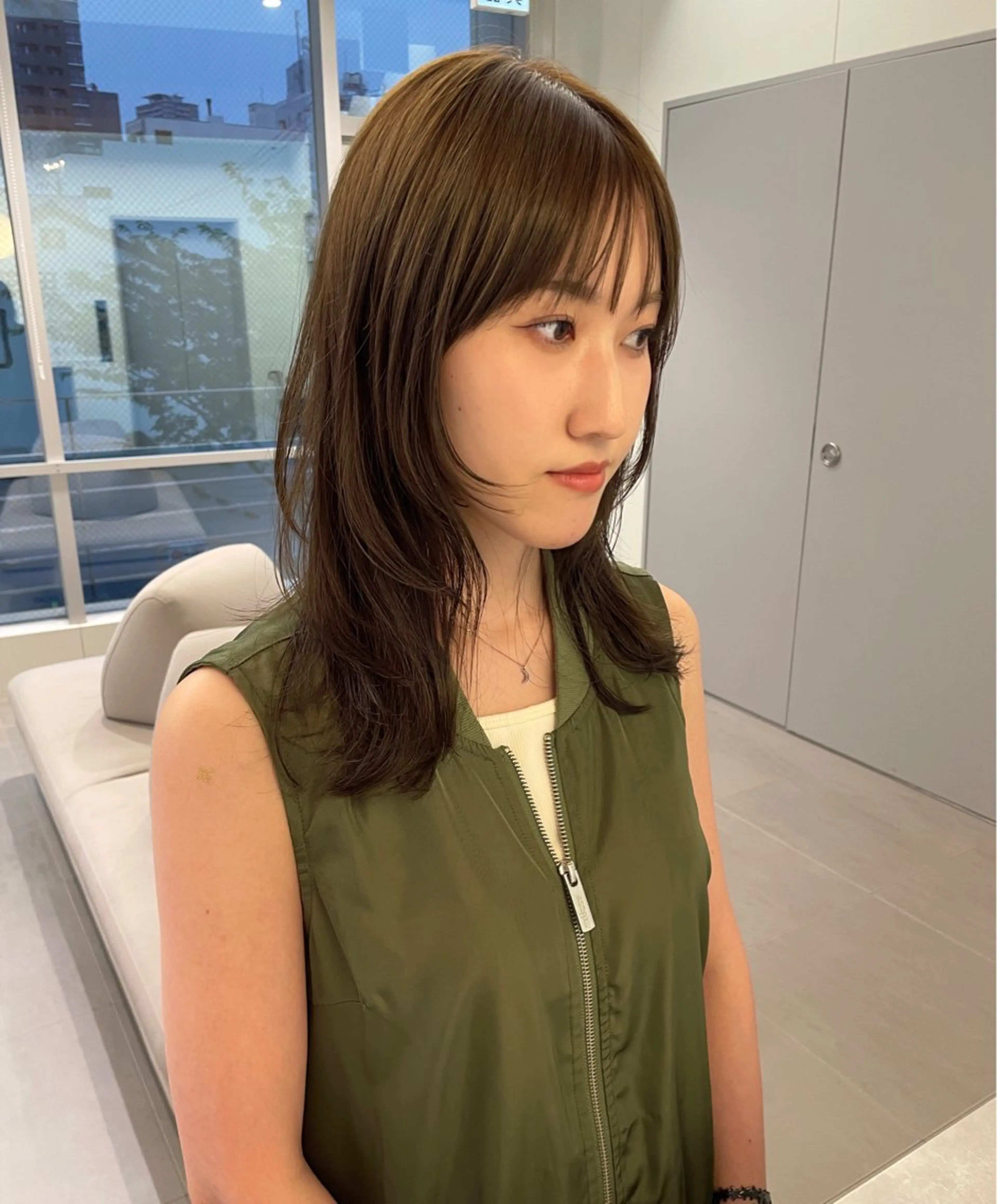 ロング 顔まわりレイヤー 顔周りカット レイヤーカット ロング ヘアカラー トリートメント 高発色ブリーチ/ ハイレイヤー🪽aiのヘアスタイル