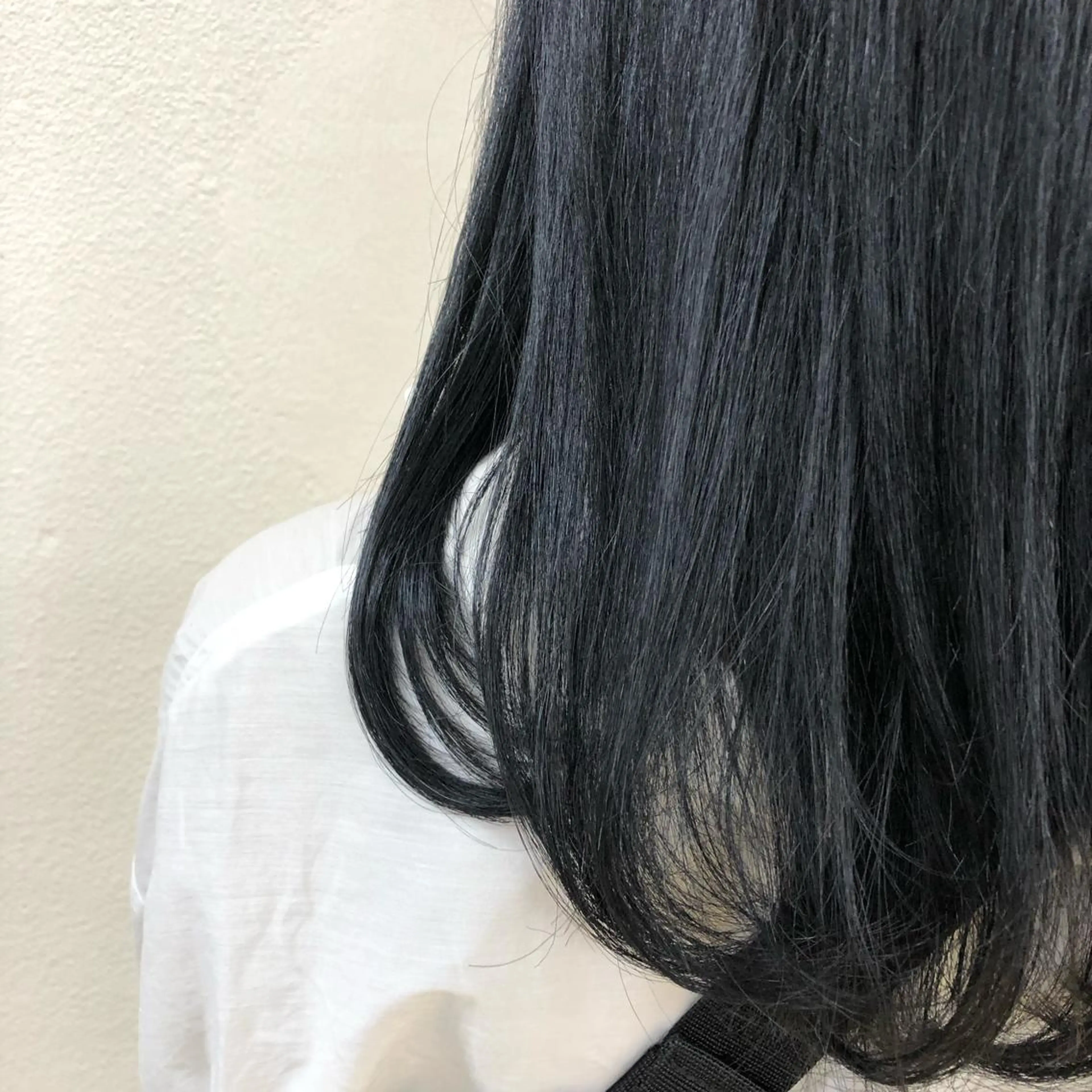カラー ハイトーン×レイヤー カットTAKUMIのヘアスタイル
