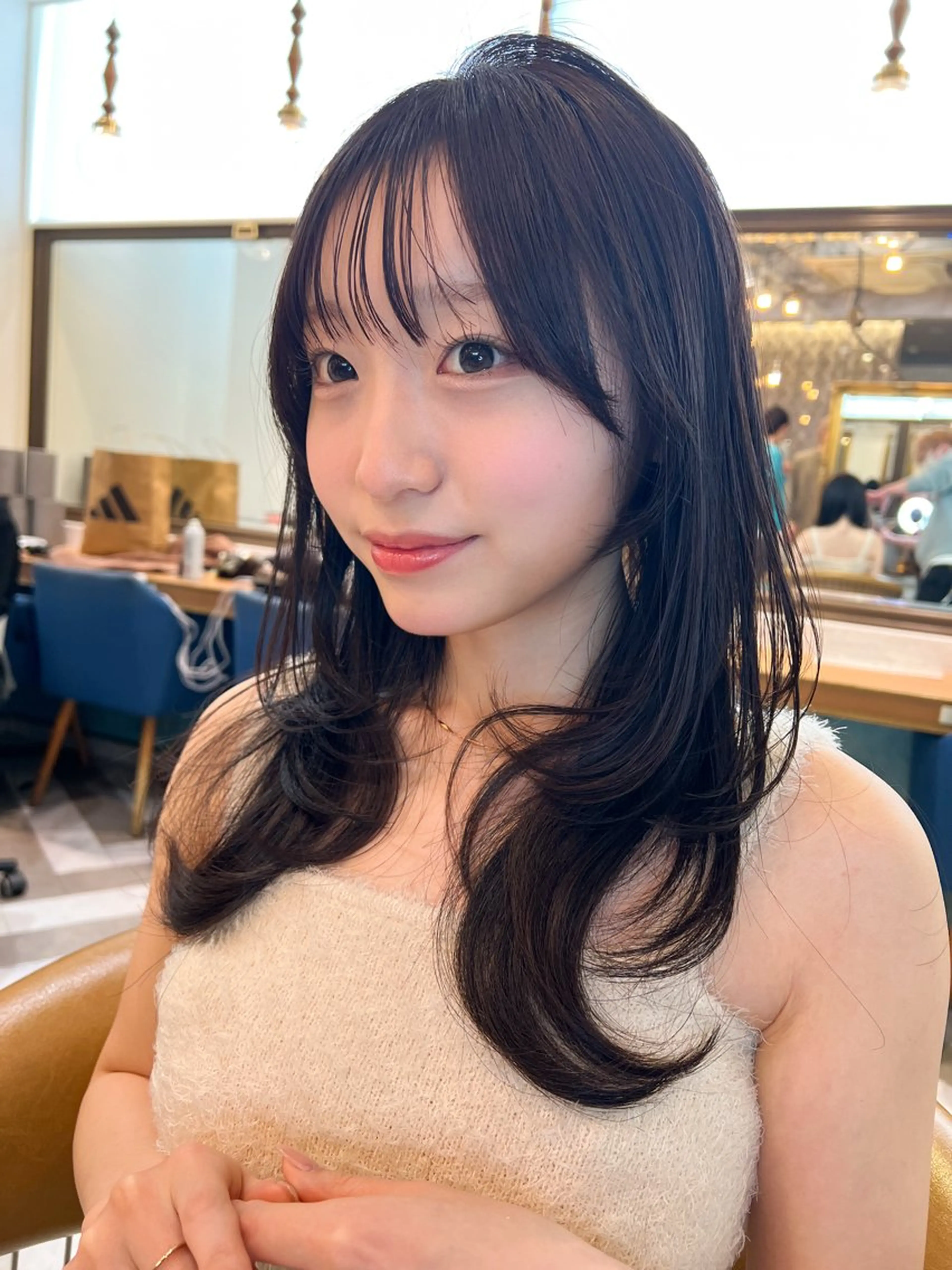 ミディアム カラー 顔まわりレイヤー 顔周りカット レイヤーカット カット ヘアカラー ‎🤍レイヤー/ 縮毛矯正🖤菊池瑛士のヘアスタイル