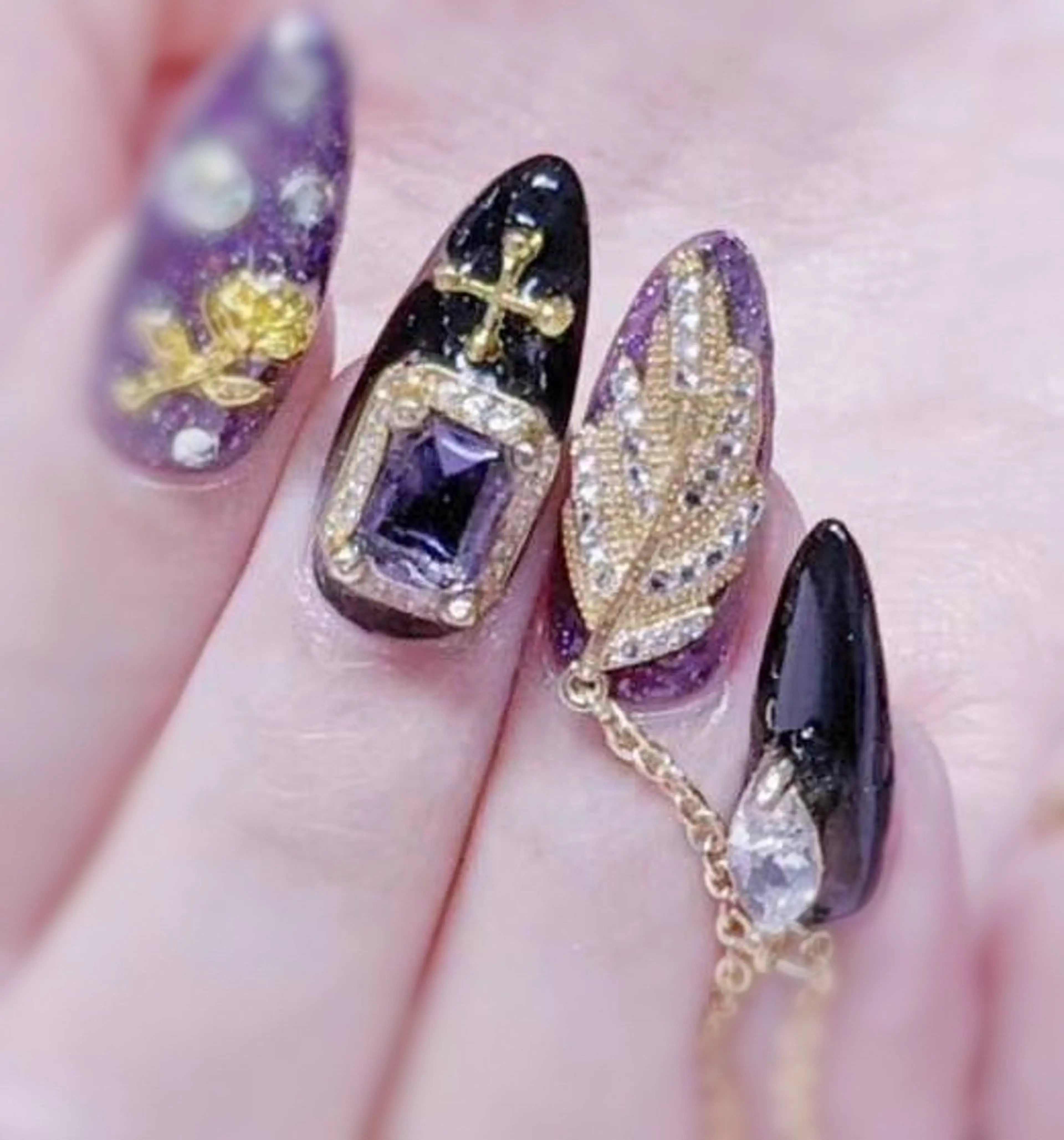 ネイル ハンドネイル MoonNail ユリ🌸のネイルデザイン