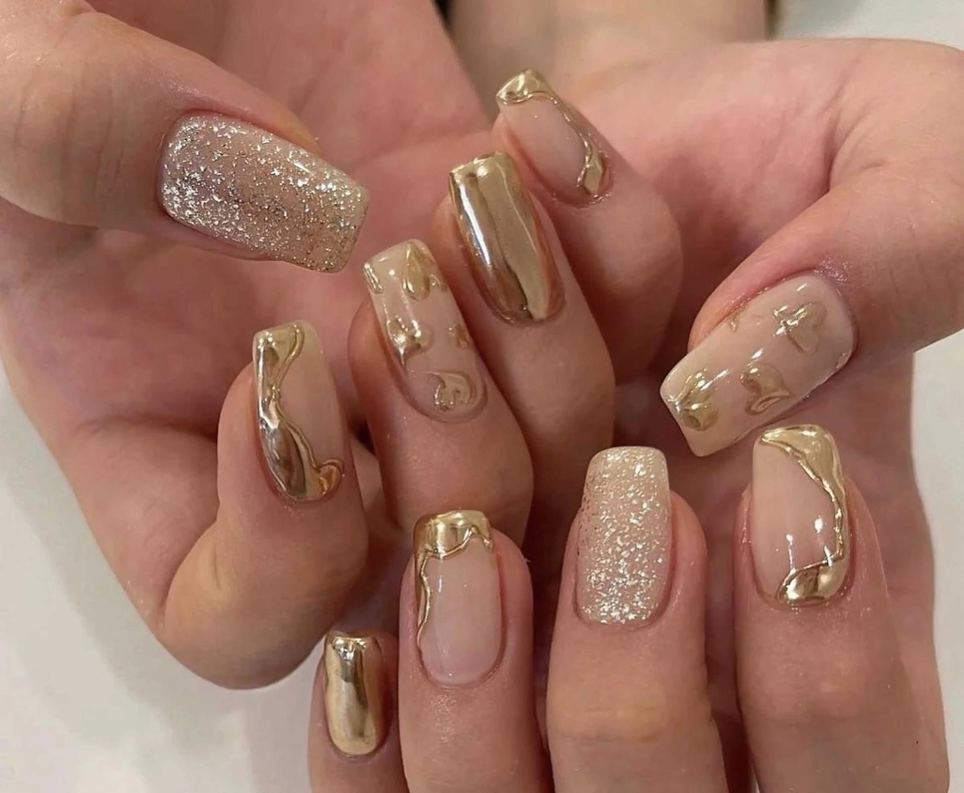 ネイル オーロラネイル 長さ出し フレンチネイル ガーリー キラキラネイル ハンドネイル Lucky nail salonのネイルデザイン