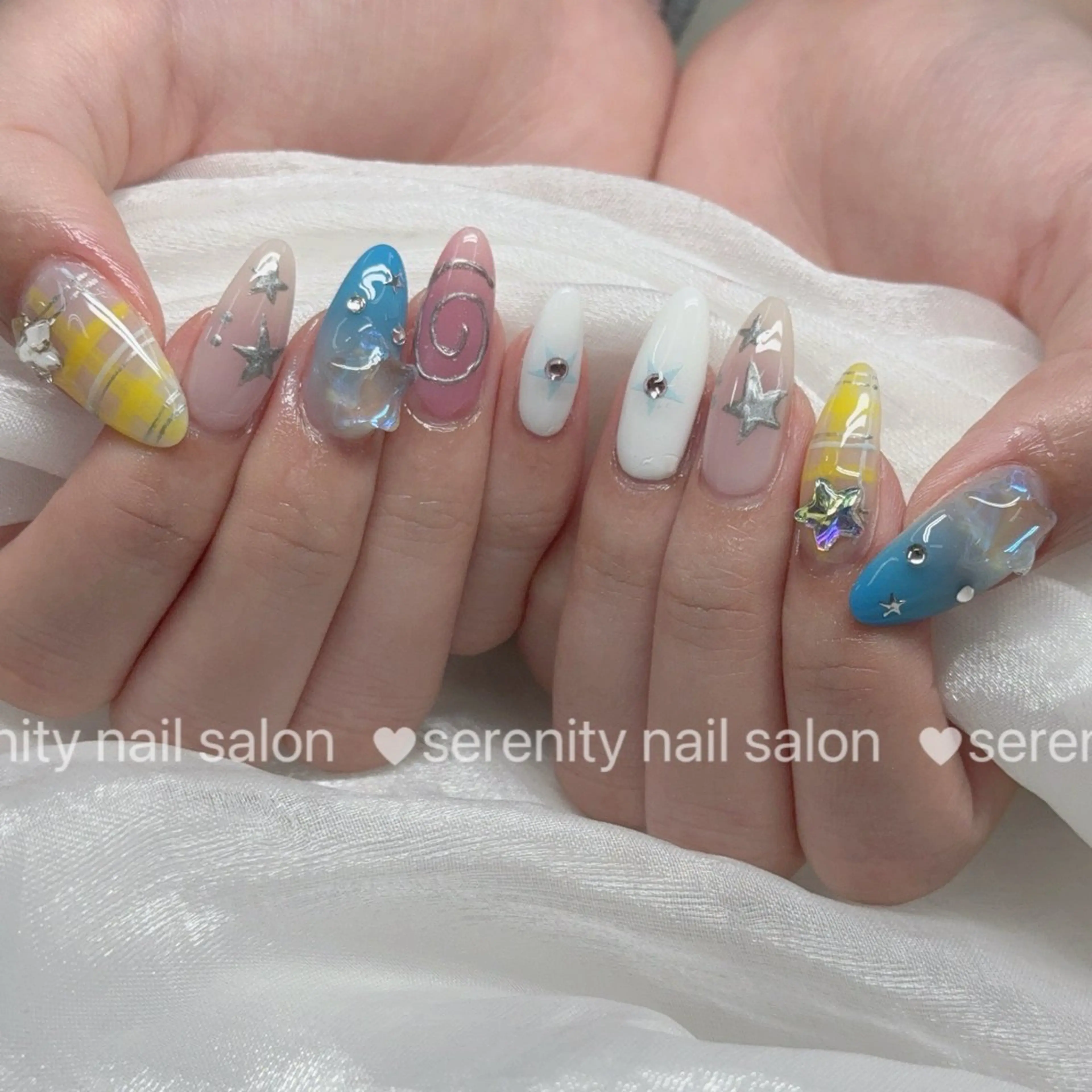 ネイル チークネイル 長さ出し フレンチネイル ジェルネイル キラキラネイル ハンドネイル ハンドケア ✨Serenity Nail salonのネイルデザイン