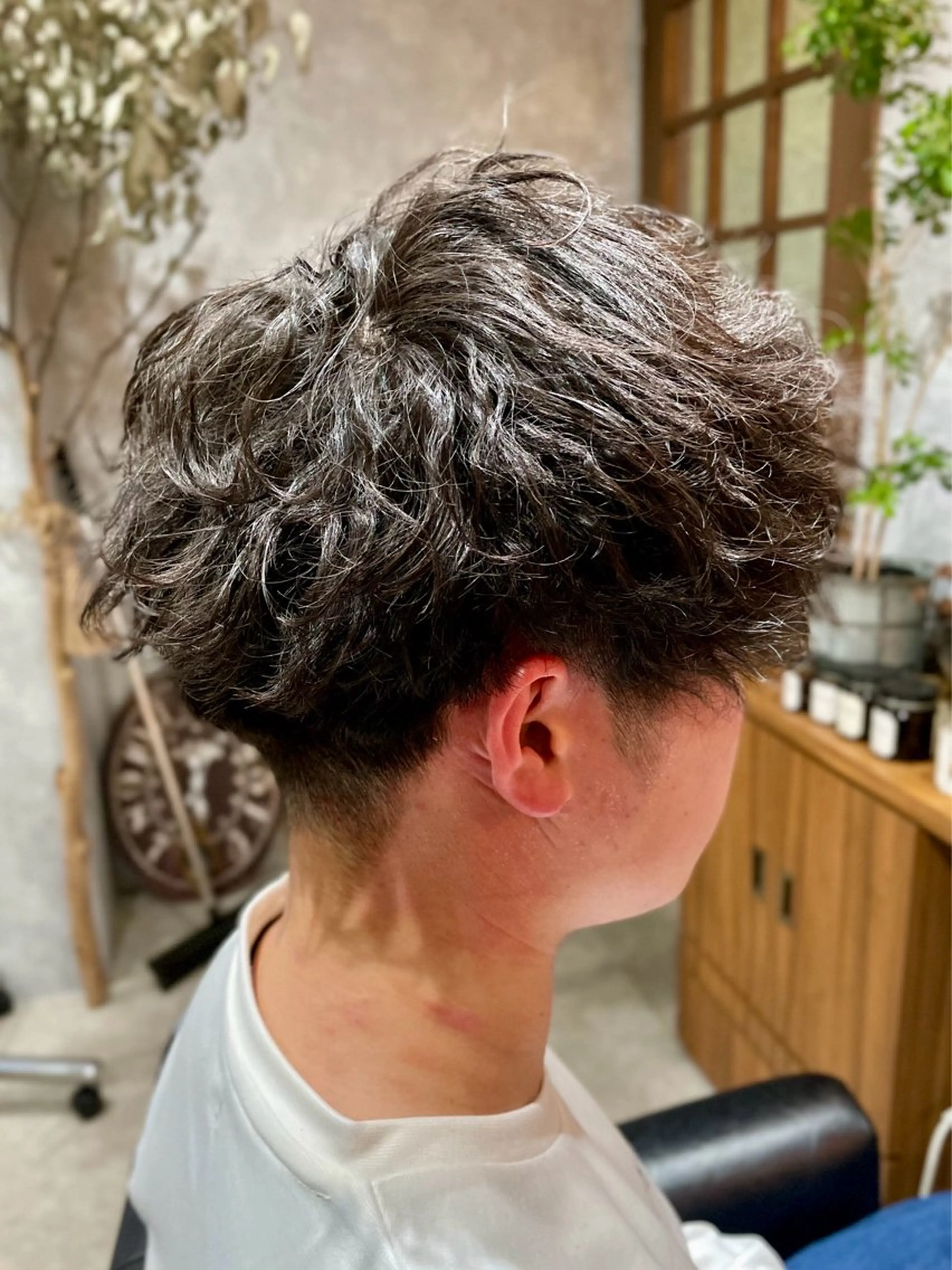 パーマ ツイストパーマ 今枝莉菜 上品なツヤカラーのヘアスタイル