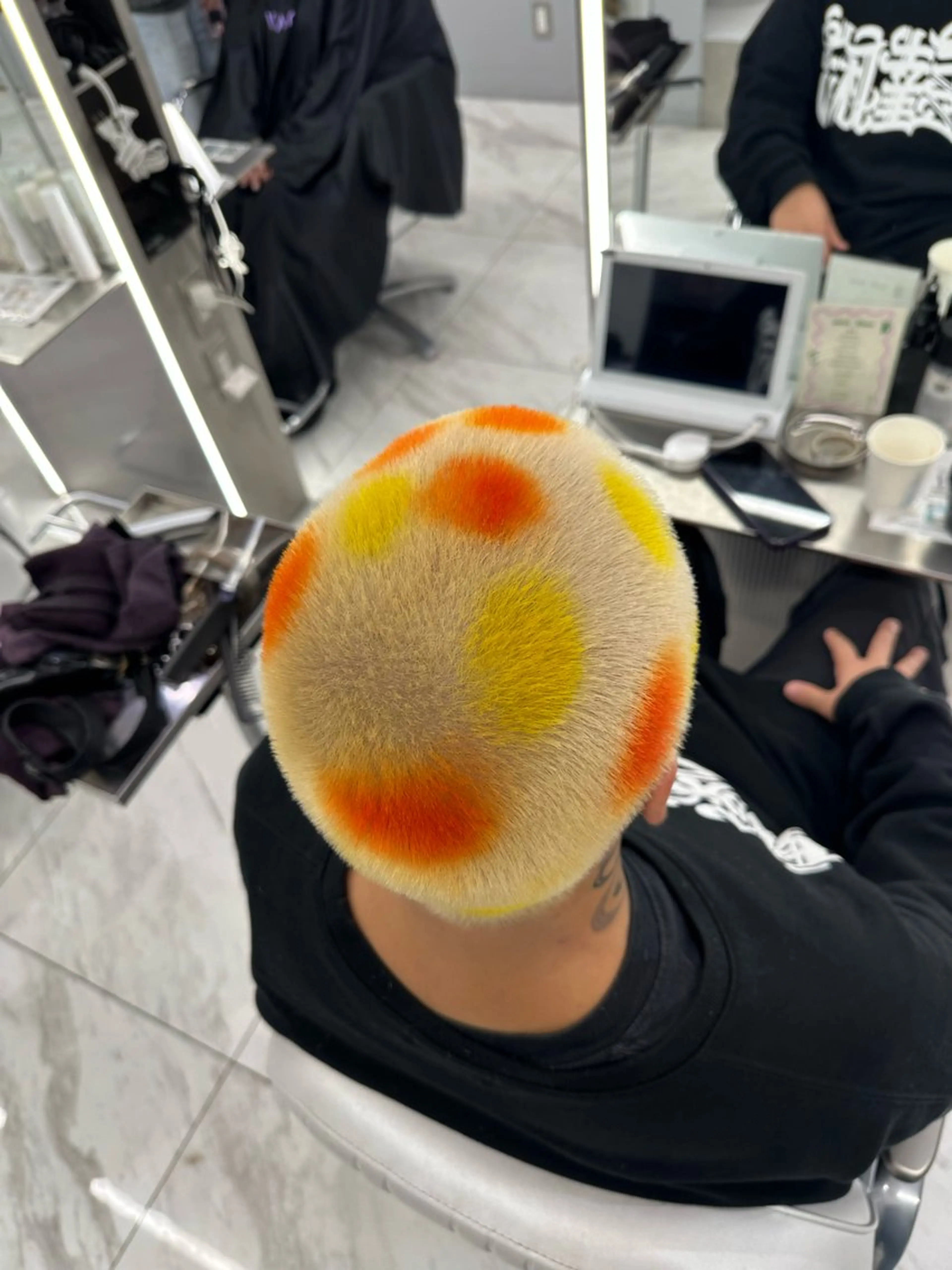 ショート 似合わせカット ヘアカラー 艶髪ハイトーン✖️ デザインシュンペイのヘアスタイル