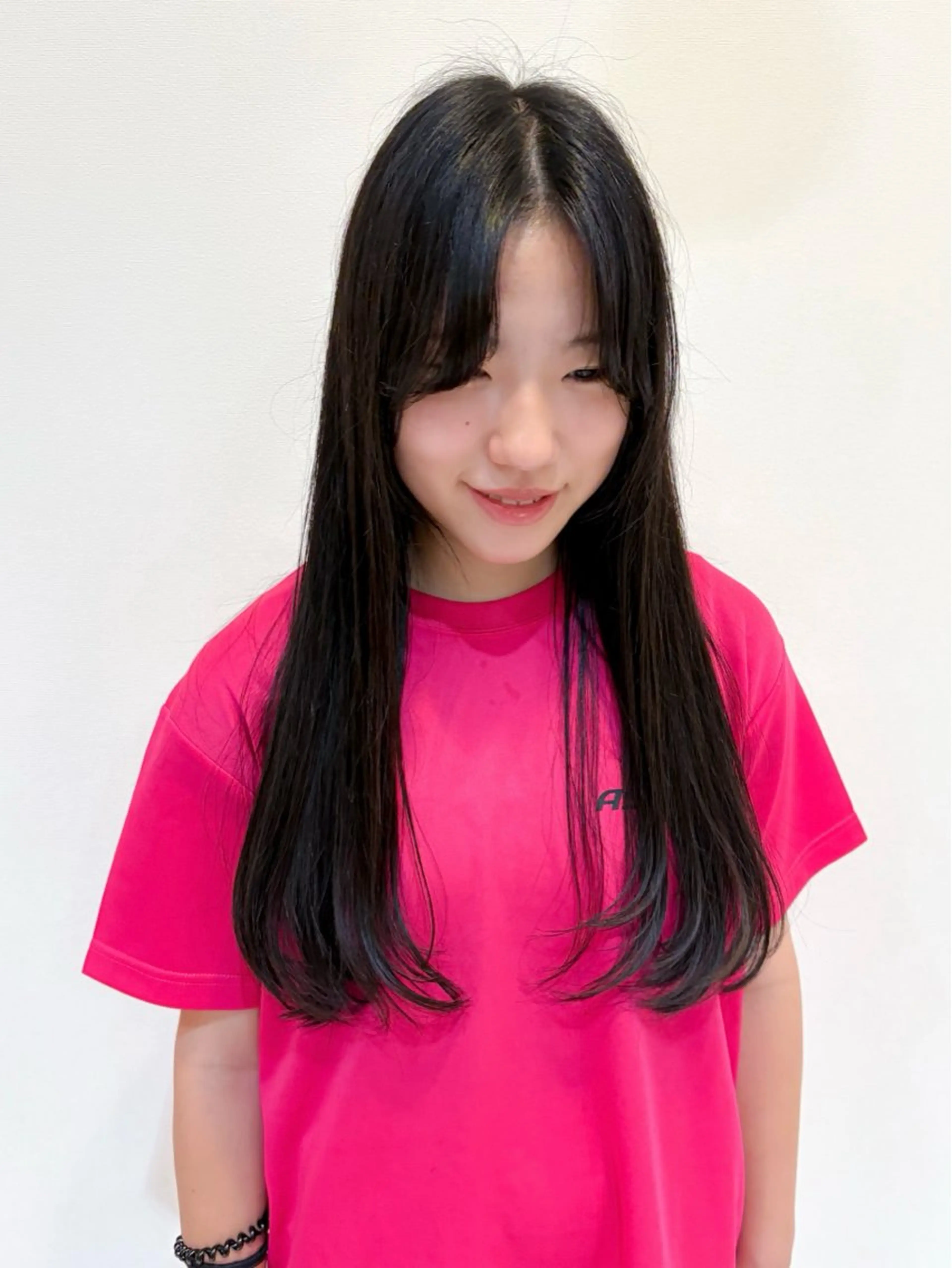 ロング 顔まわりレイヤー 顔周りカット 学生 レイヤーカット 石平 暖のヘアスタイル